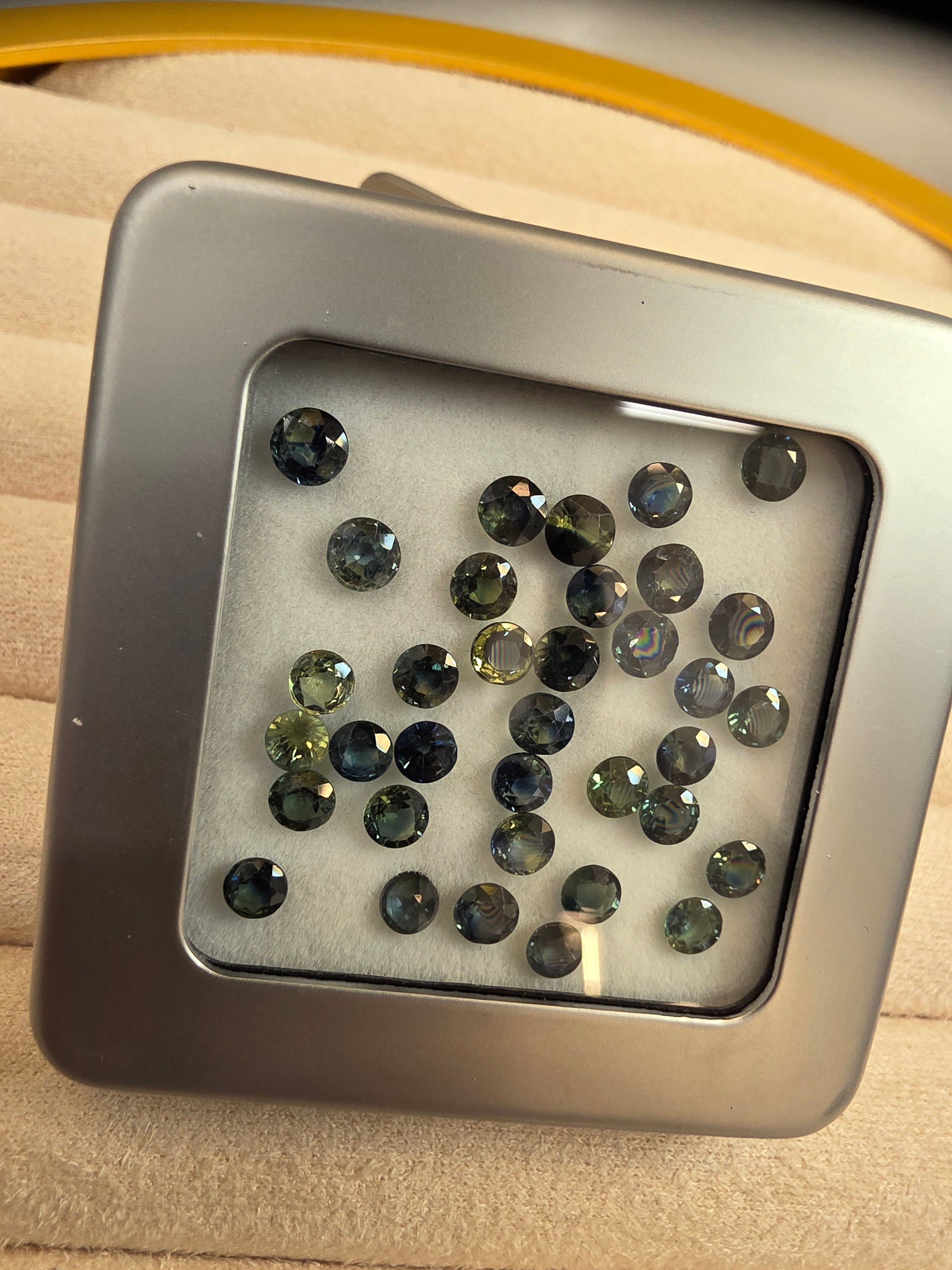 Zafiro verde natural