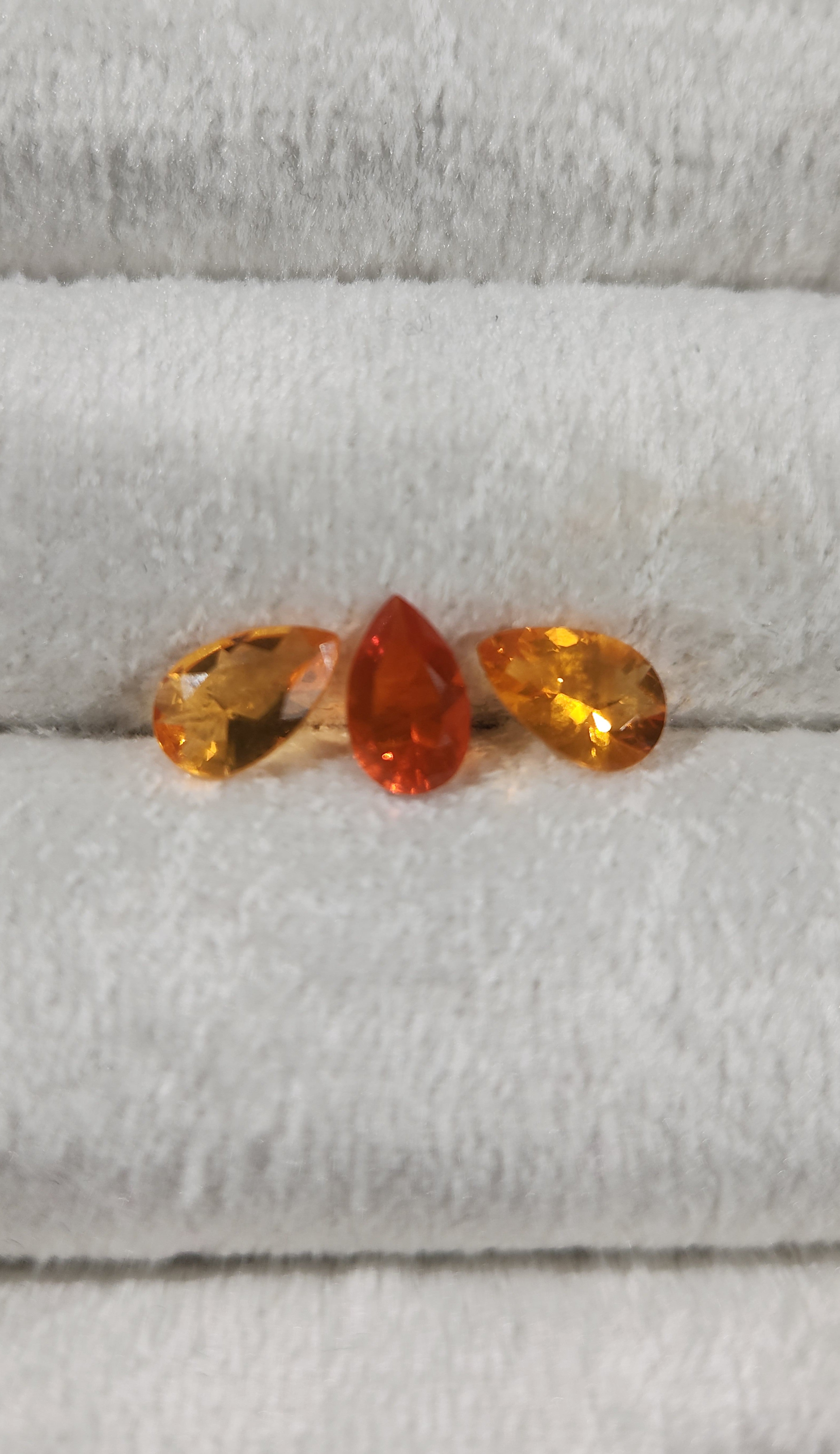 Opalo de fuego natural