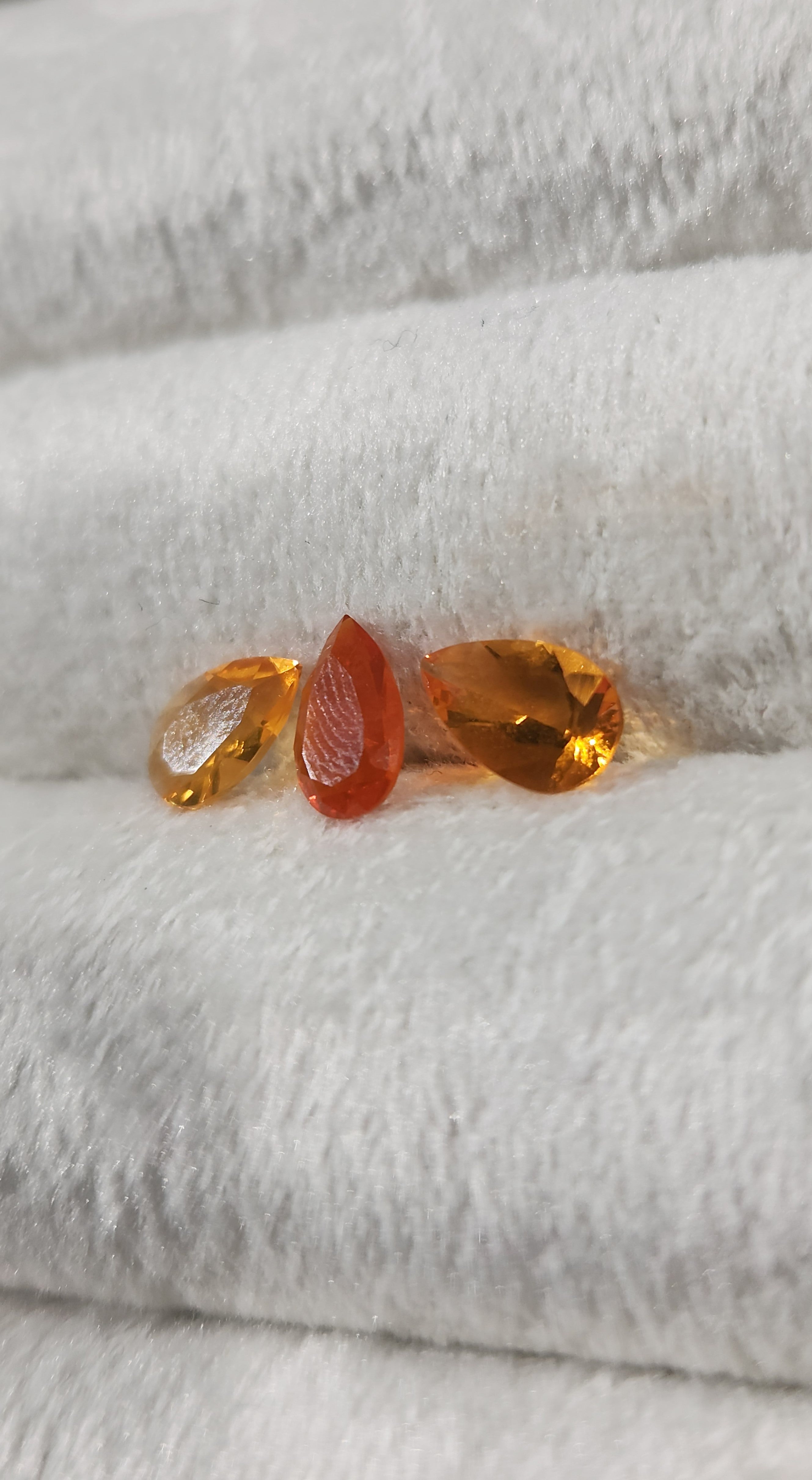 Opalo de fuego natural