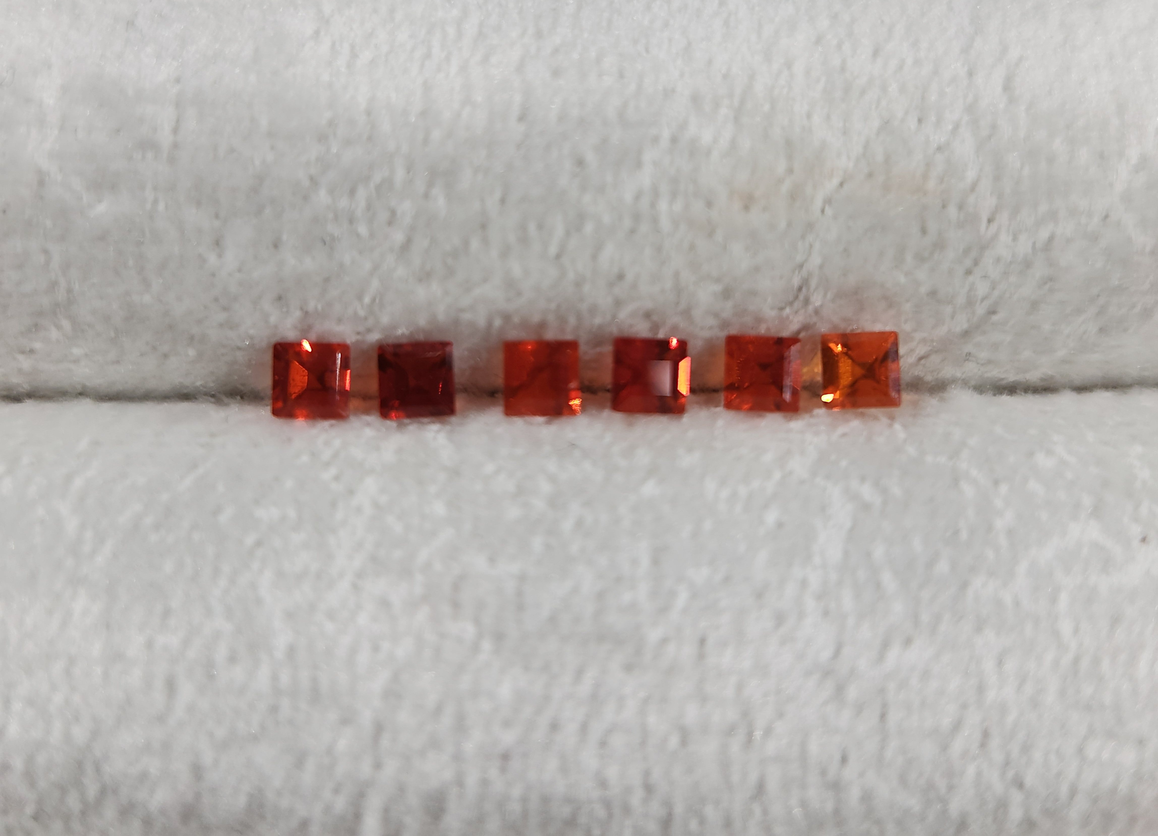 Opalo de fuego natural 3x3mm