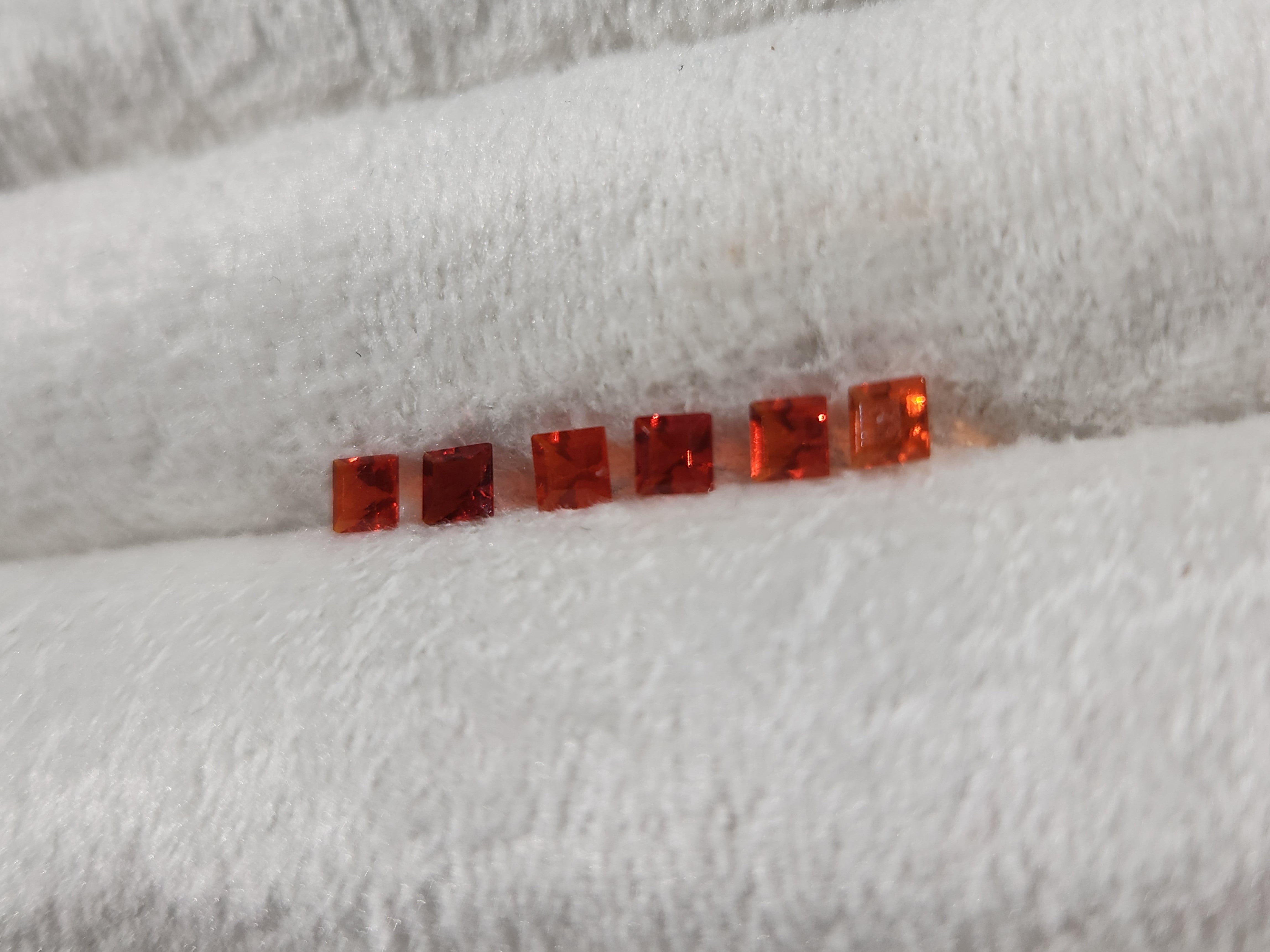 Opalo de fuego natural 3x3mm