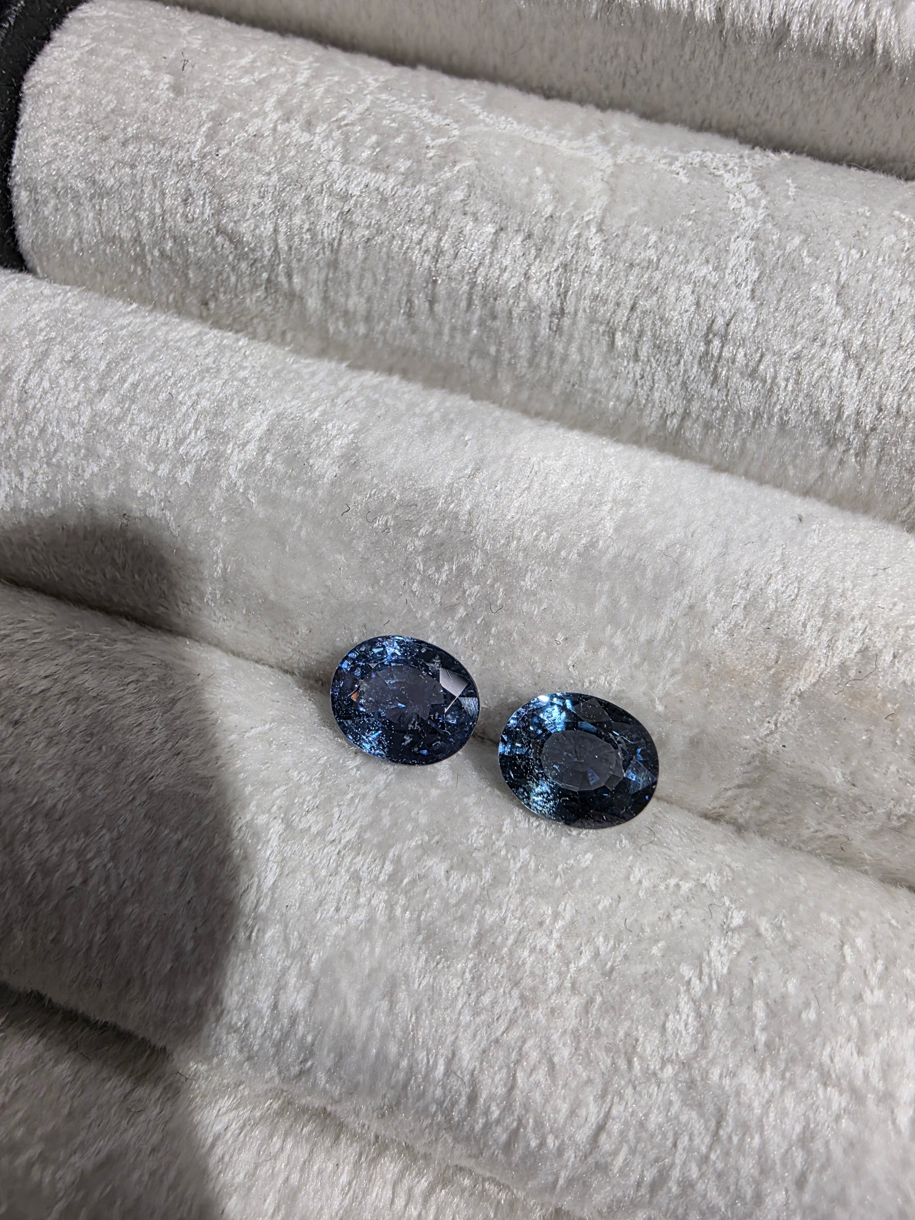 Zafiro natural 7.94 × 6.52 × 3.84 mm/  TE