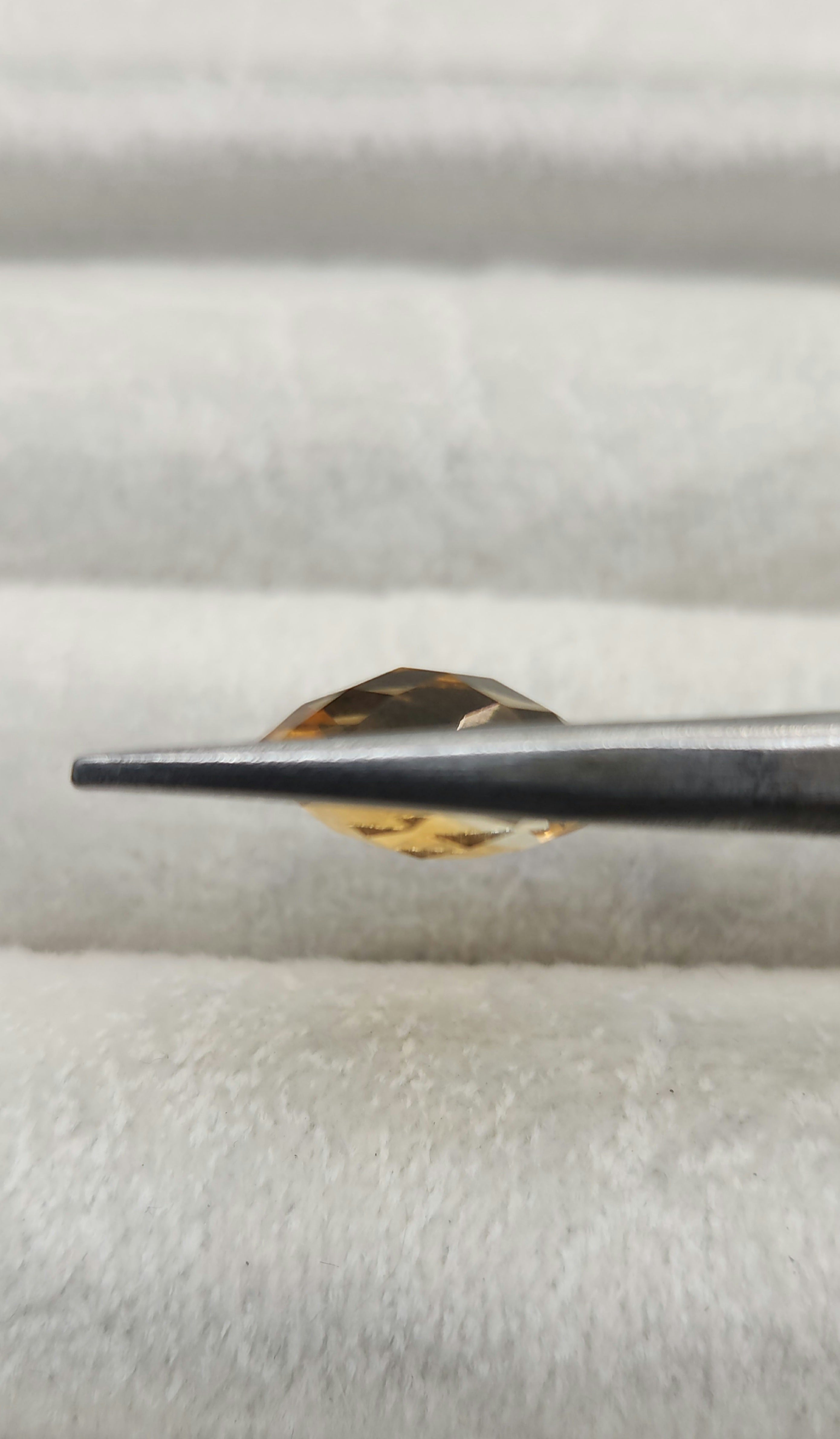 Citrino natural 13.82 x 10 mm/ Corte ovalado