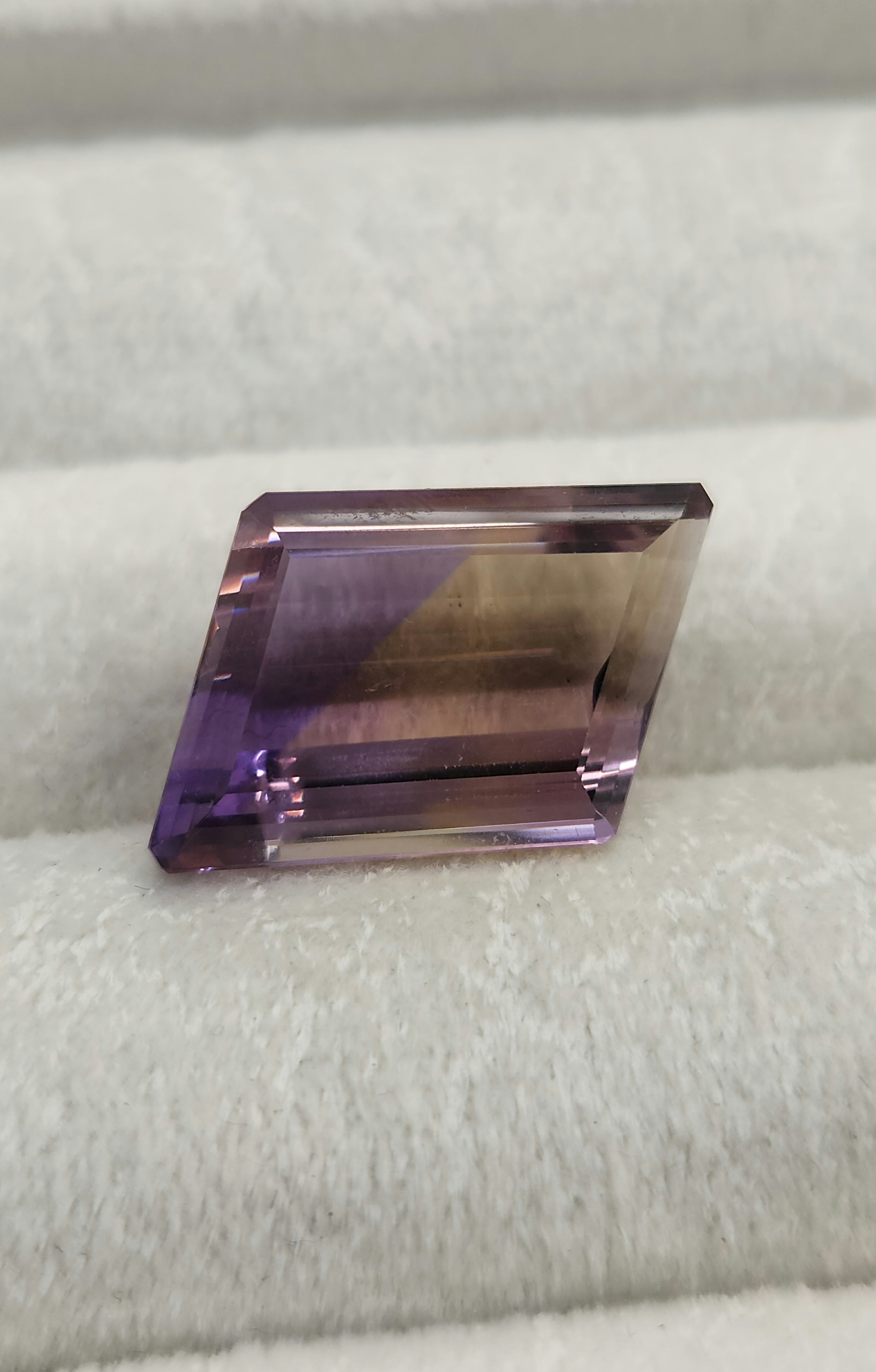 Ametrino Natural 17.30 x 14.27 x 25mm / Corte  rectangular trapezoidal