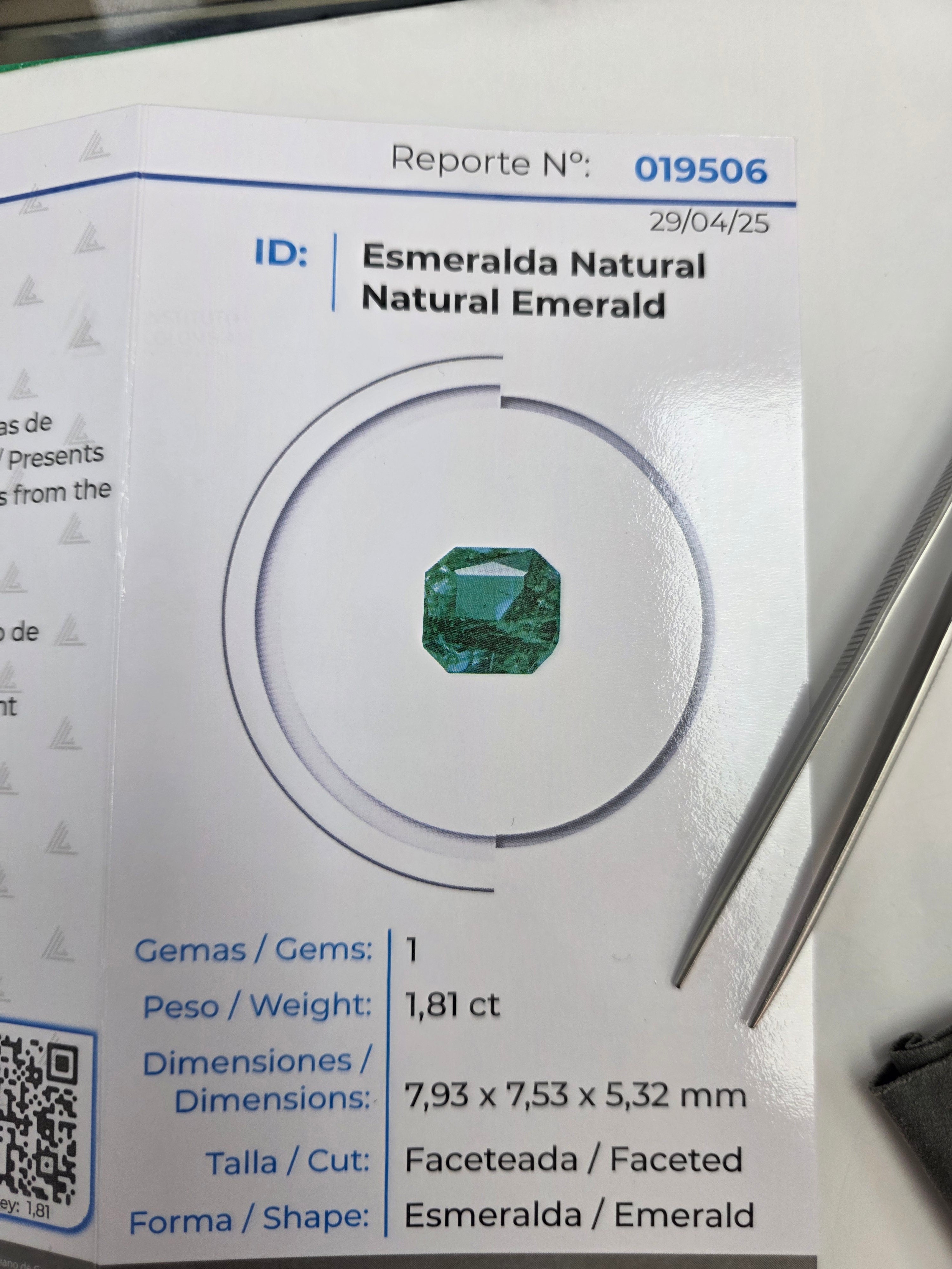 Esmeralda natural de chivor 7.93 × 7.53 × 5.32 mm / Corte cuadrado