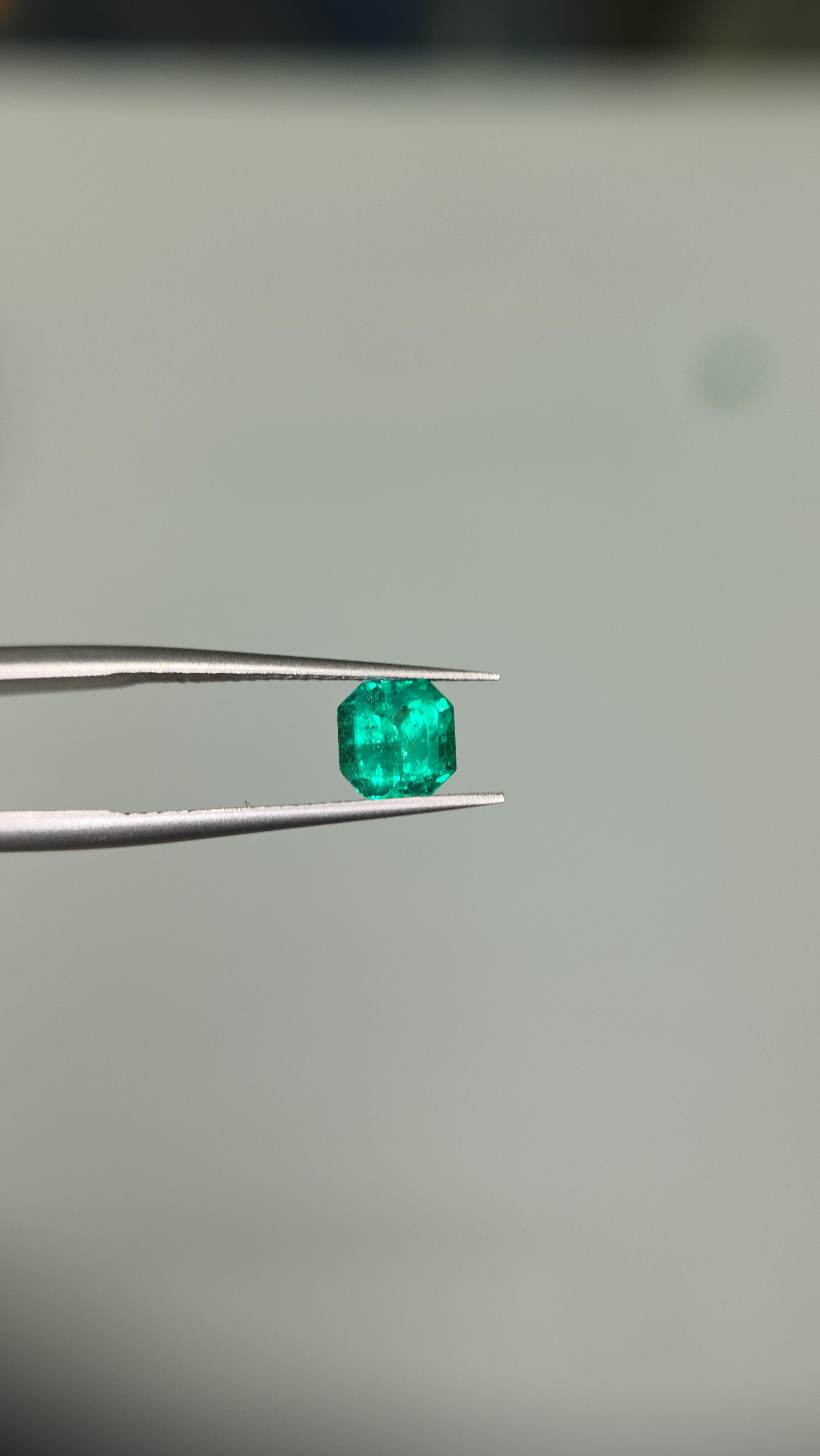 Esmeralda natural  4.66 X 4.69 X 8.85mm