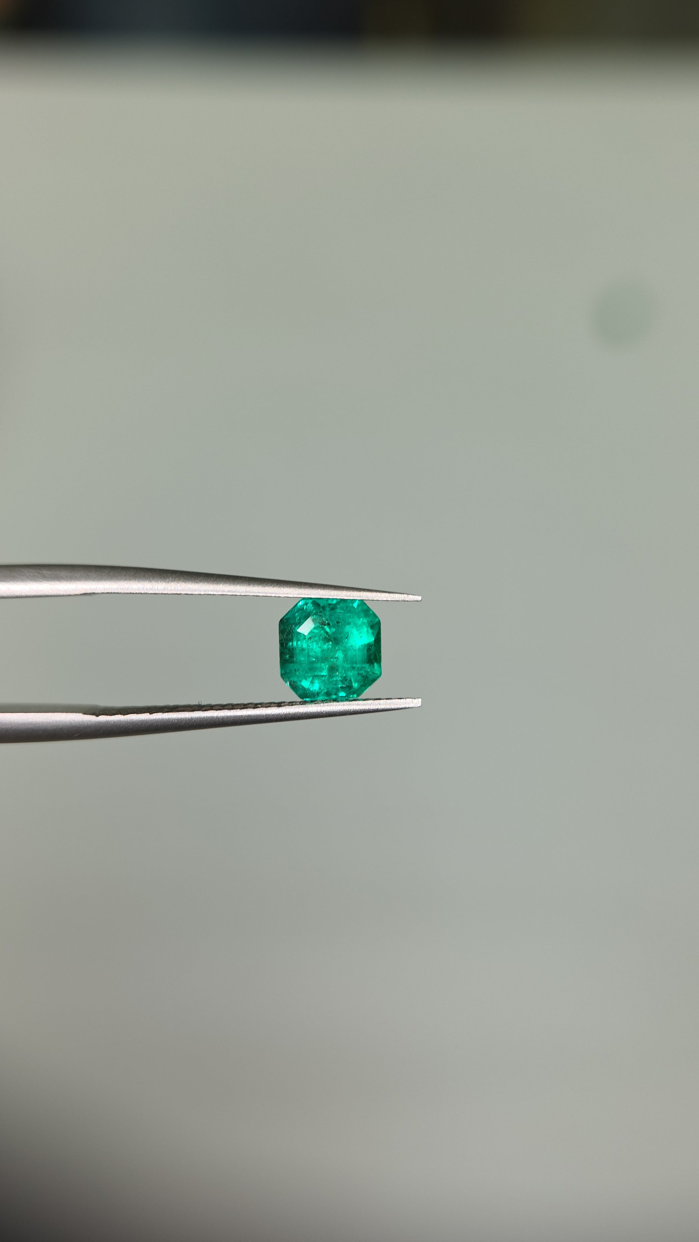 Esmeralda natural  4.66 X 4.69 X 8.85mm