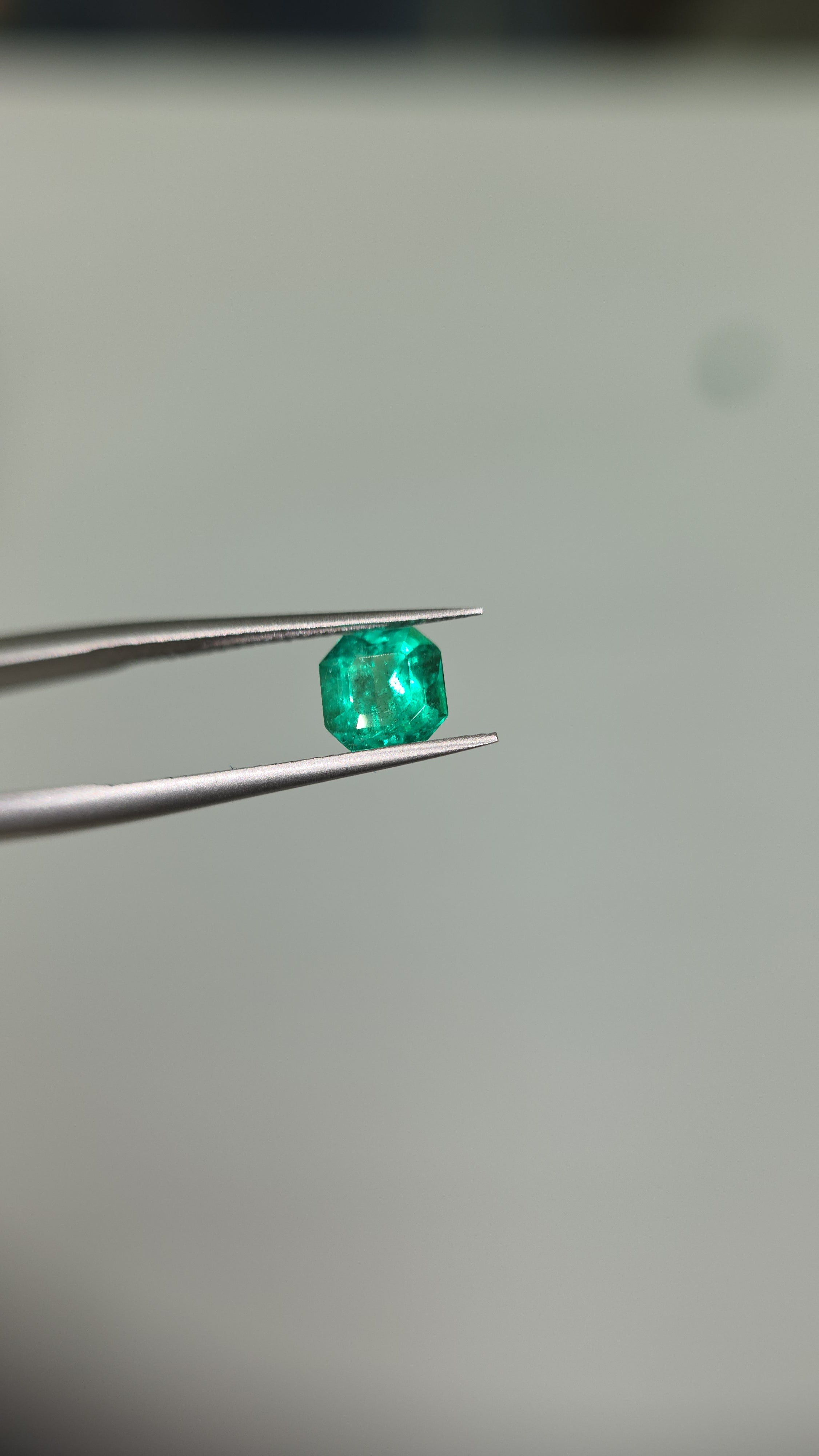 Esmeralda natural  4.66 X 4.69 X 8.85mm