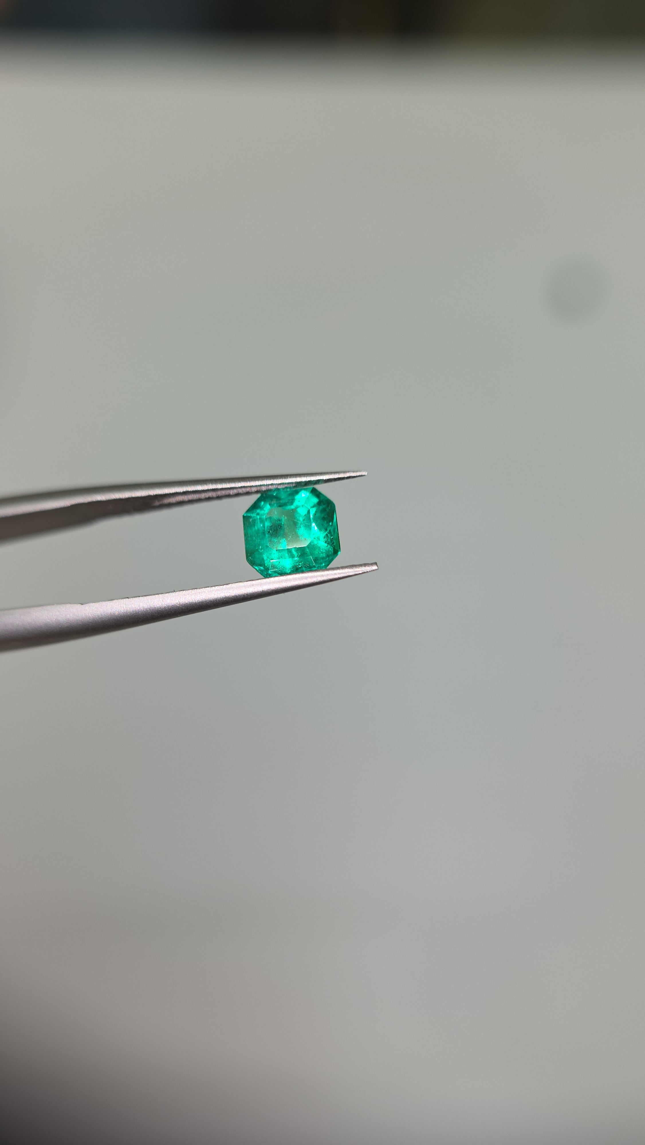 Esmeralda natural  4.66 X 4.69 X 8.85mm