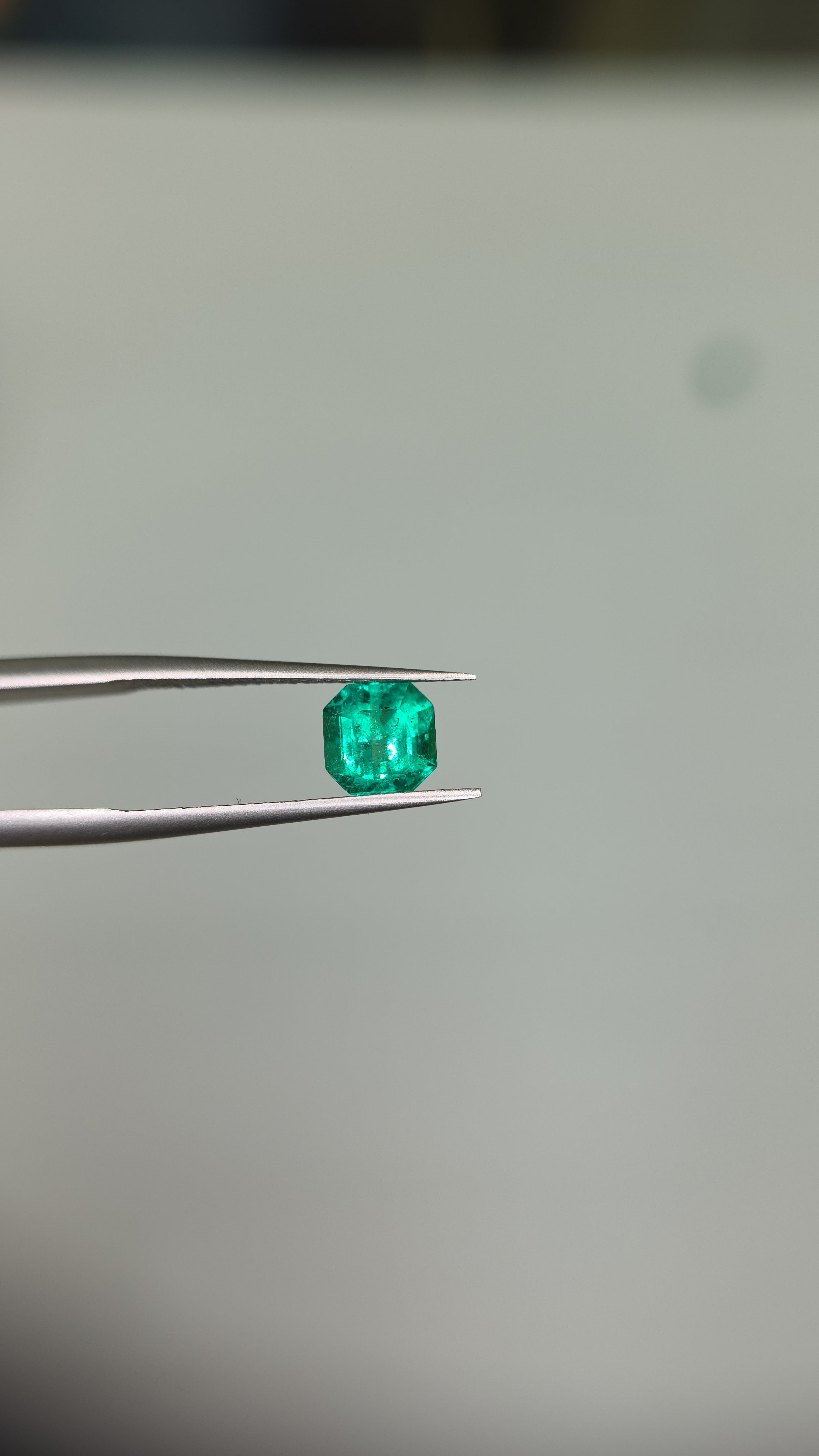 Esmeralda natural  4.66 X 4.69 X 8.85mm