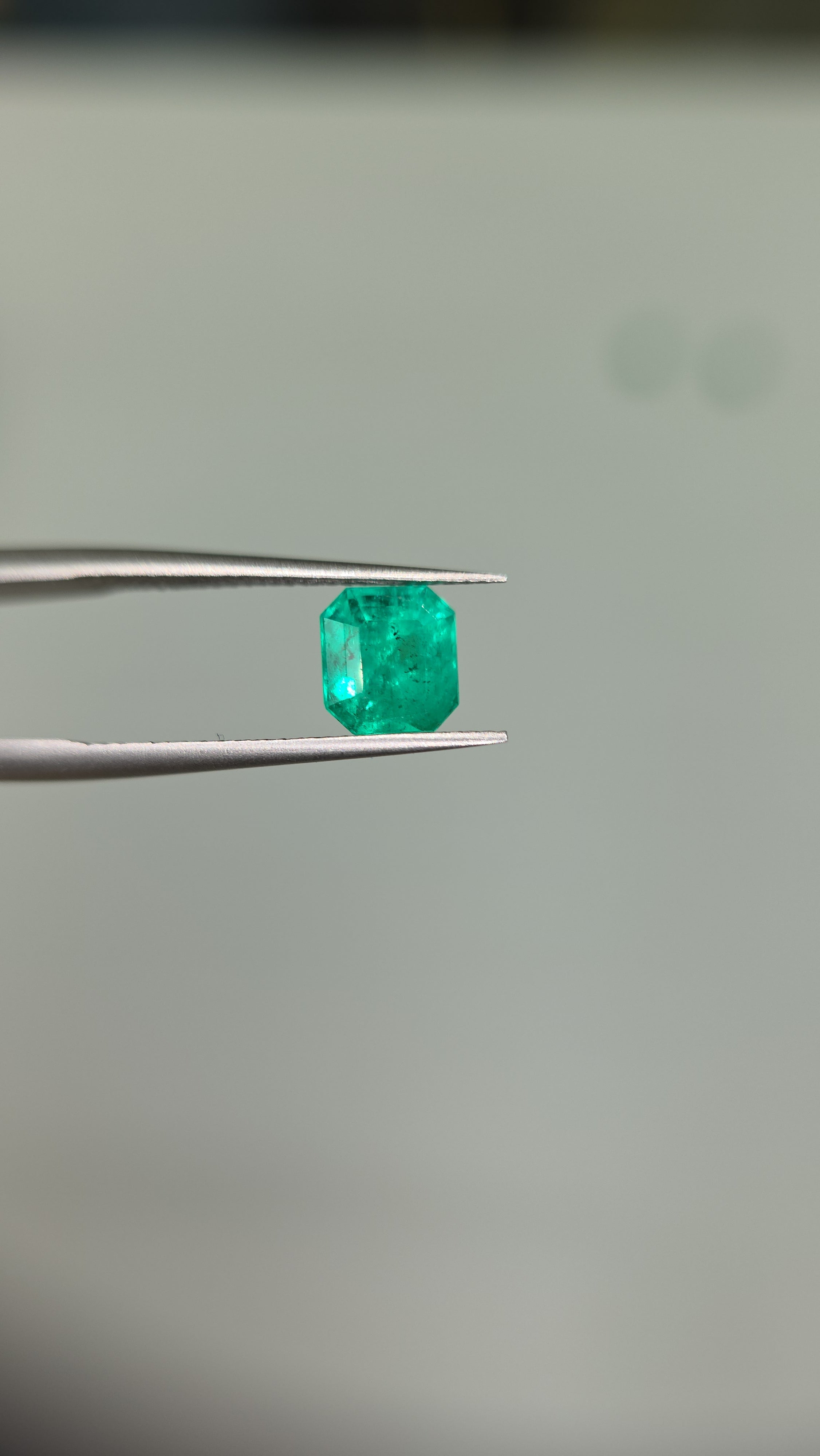 Esmeralda natural  4.57 x 5.91 x 2.71mm