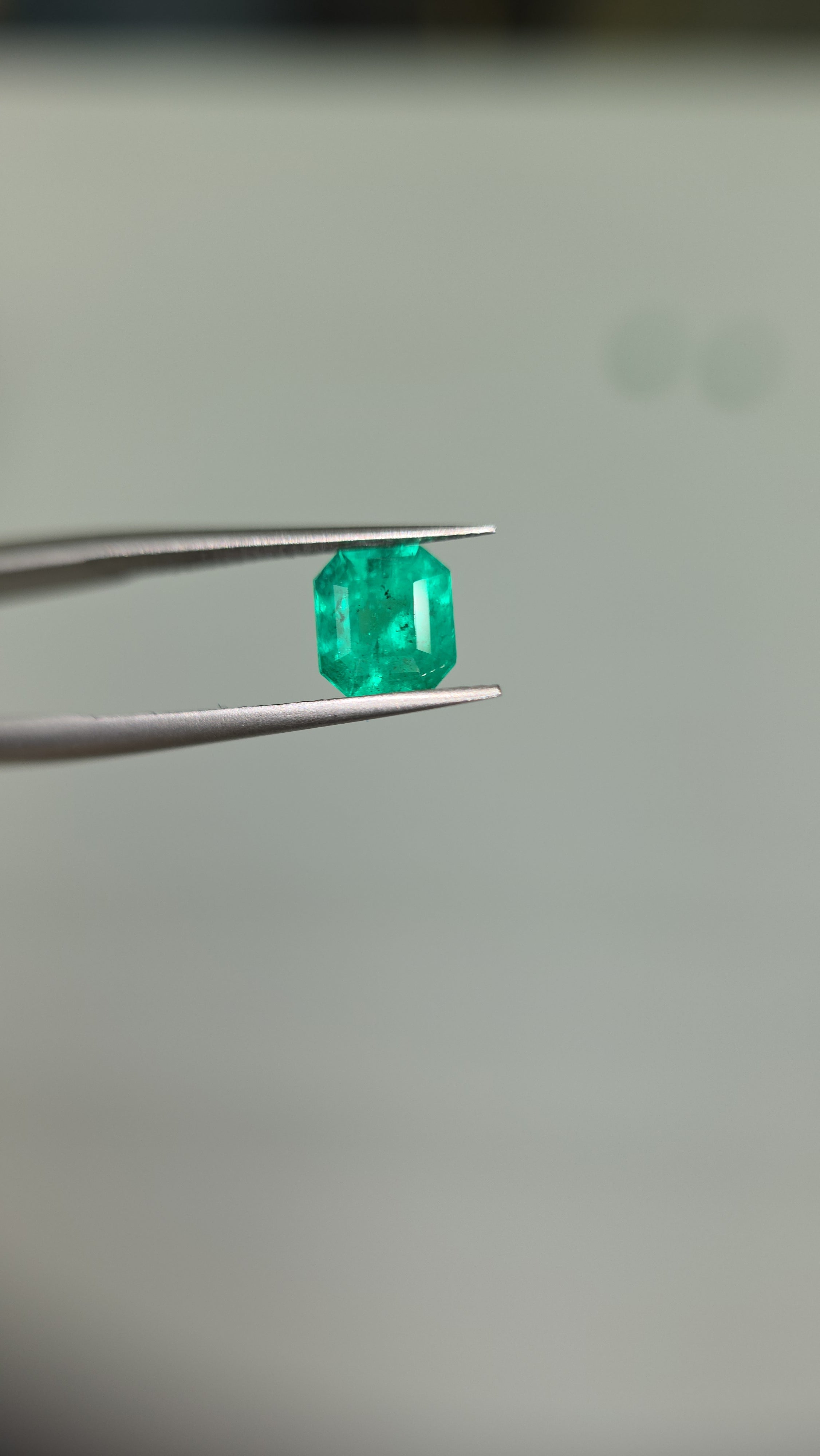 Esmeralda natural  4.57 x 5.91 x 2.71mm