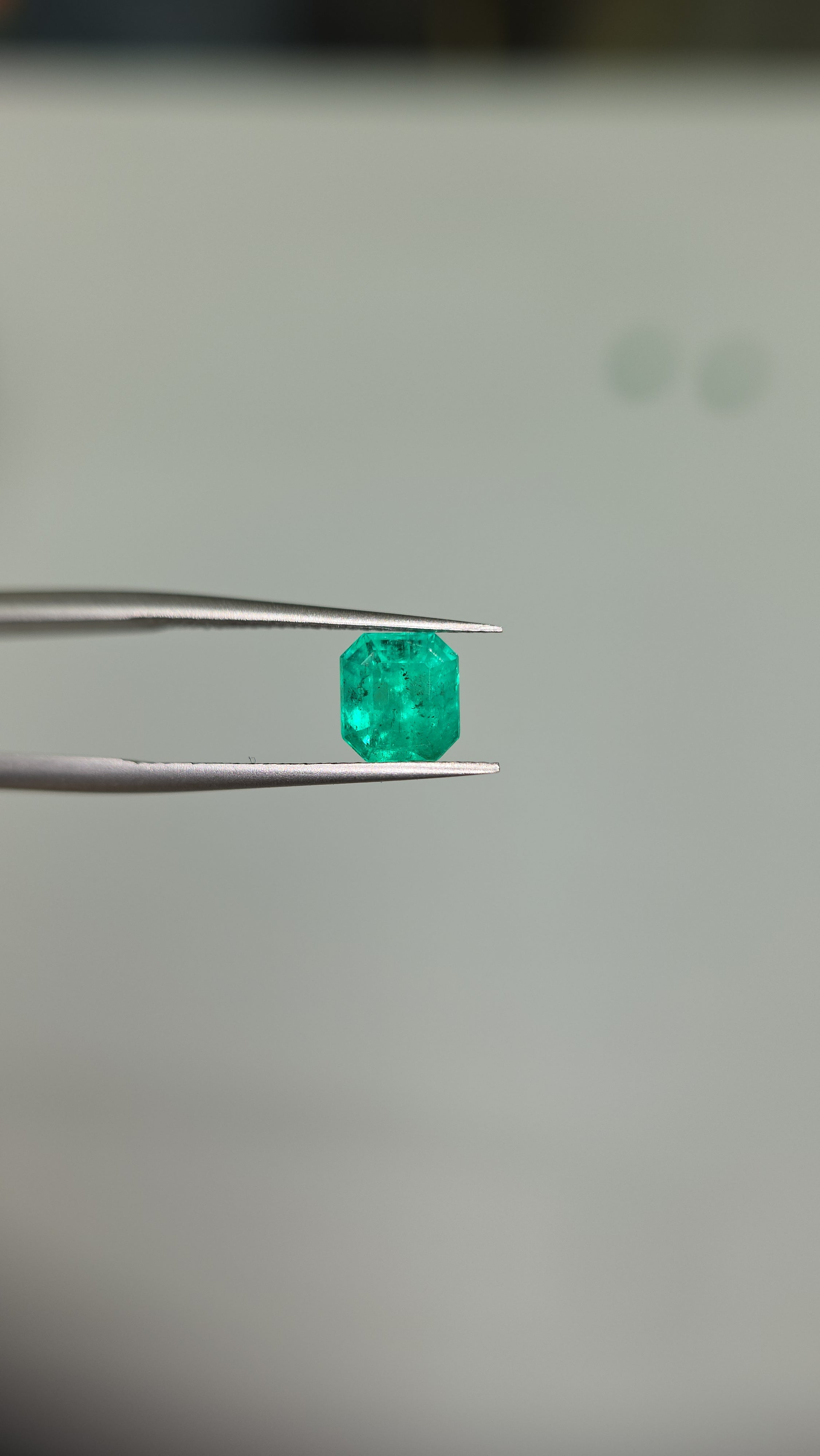 Esmeralda natural  4.57 x 5.91 x 2.71mm