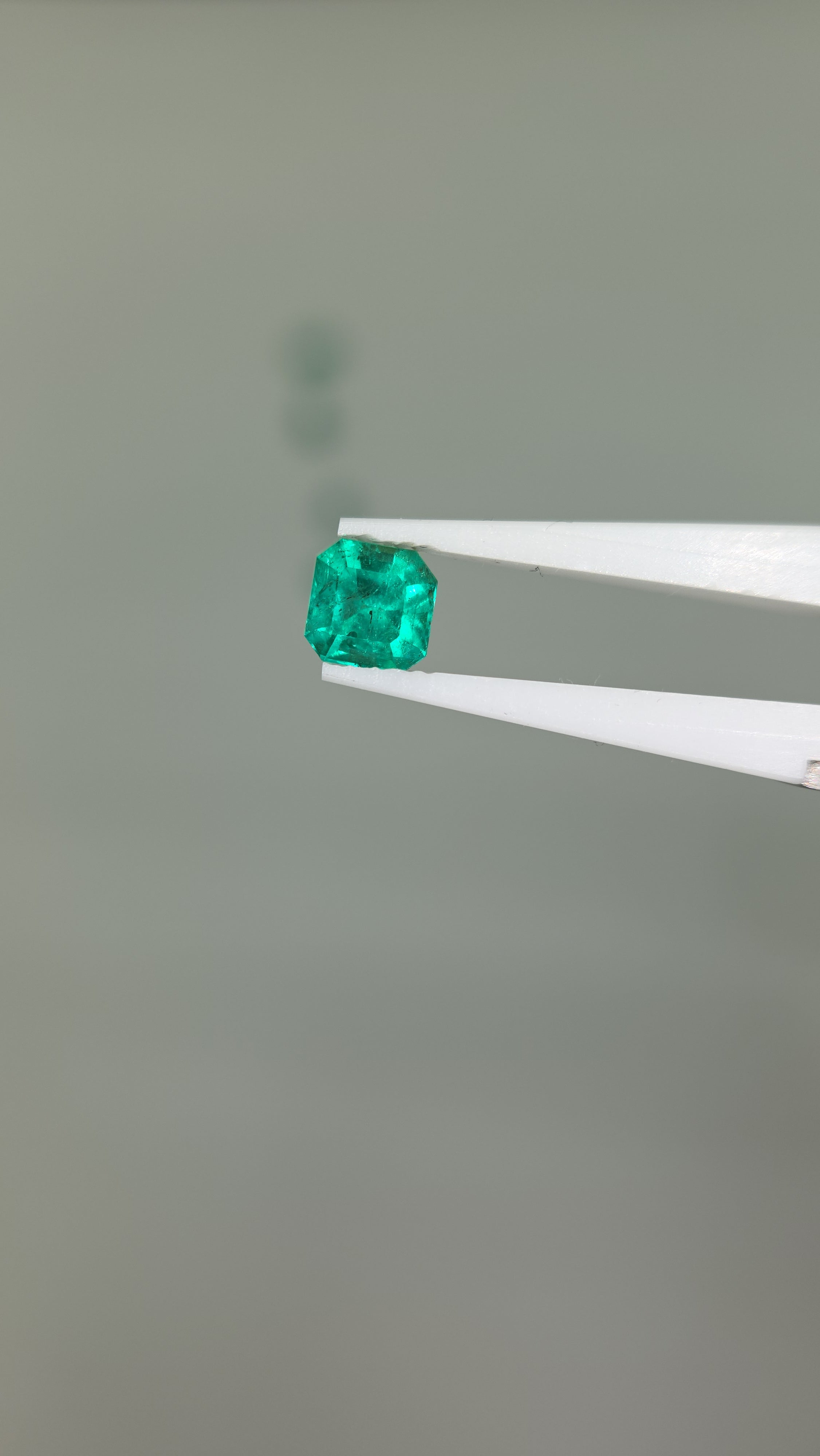 Esmeralda natural 5.94 x 6 x 4.75mm/corte cuadrado