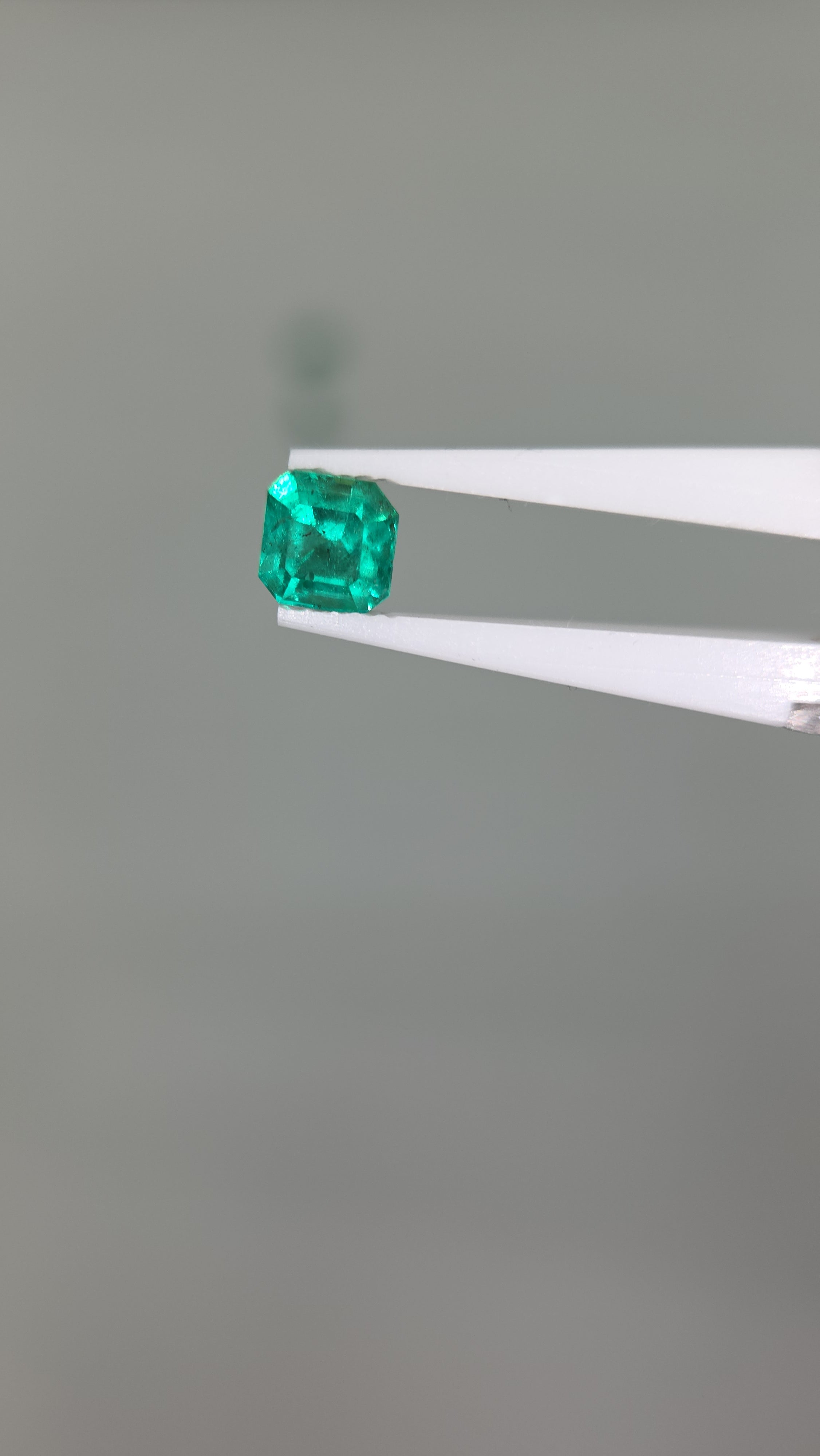 Esmeralda natural 5.94 x 6 x 4.75mm/corte cuadrado