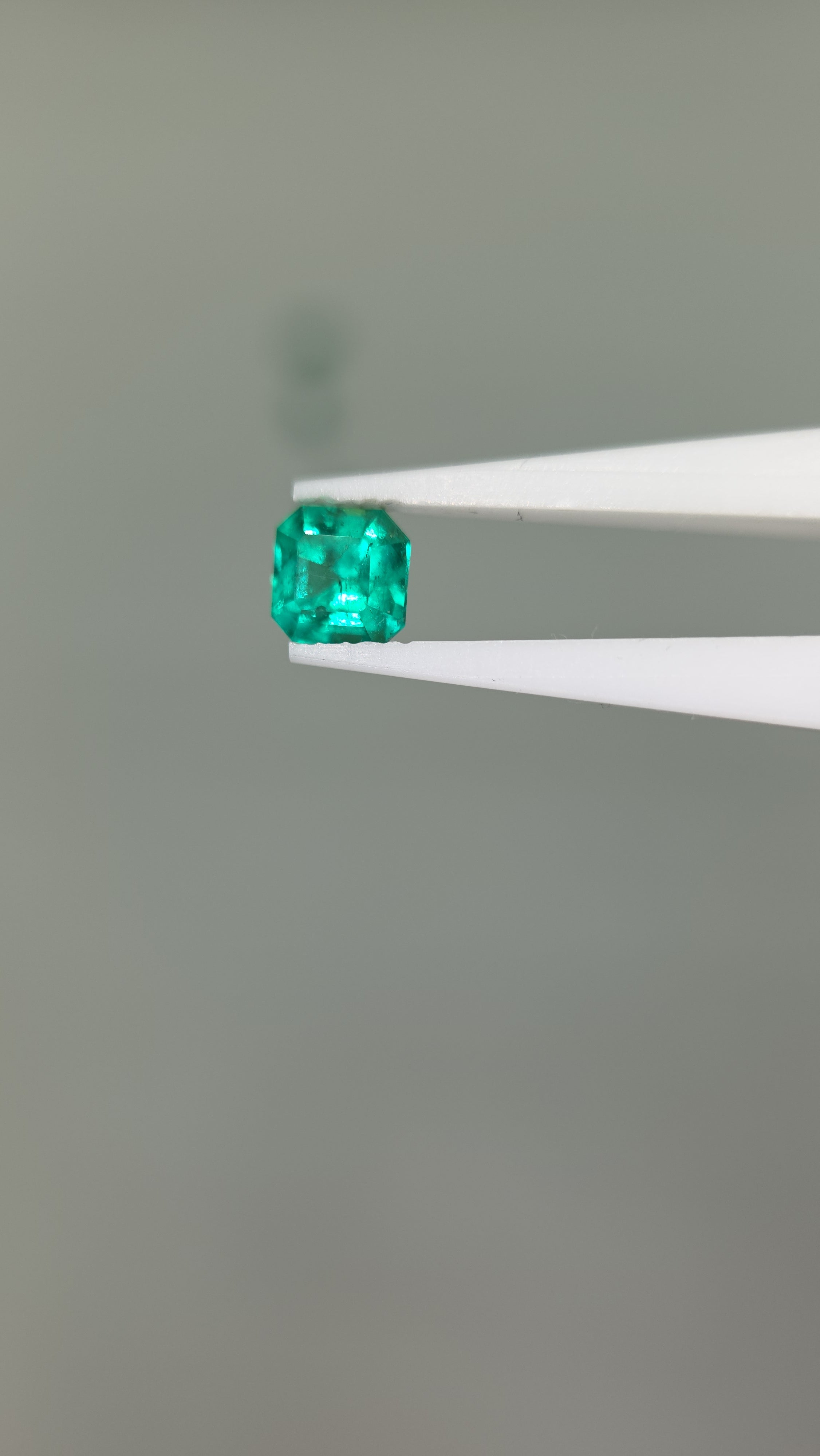 Esmeralda natural 5.94 x 6 x 4.75mm/corte cuadrado