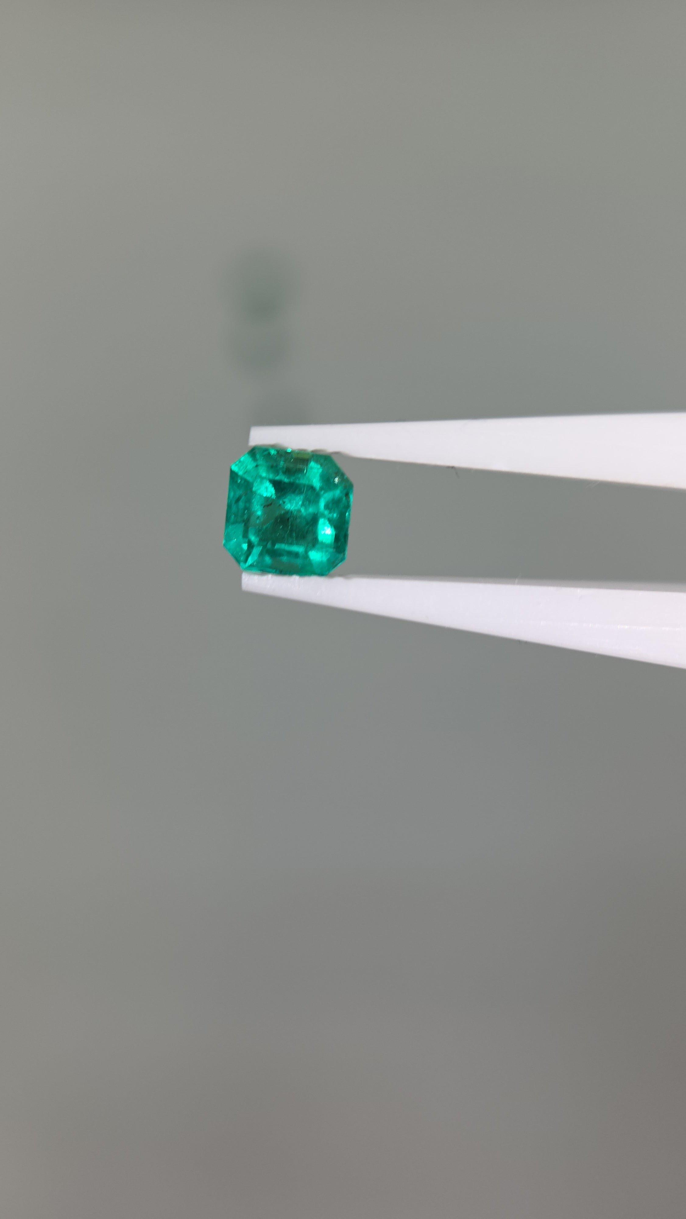 Esmeralda natural 5.94 x 6 x 4.75mm/corte cuadrado