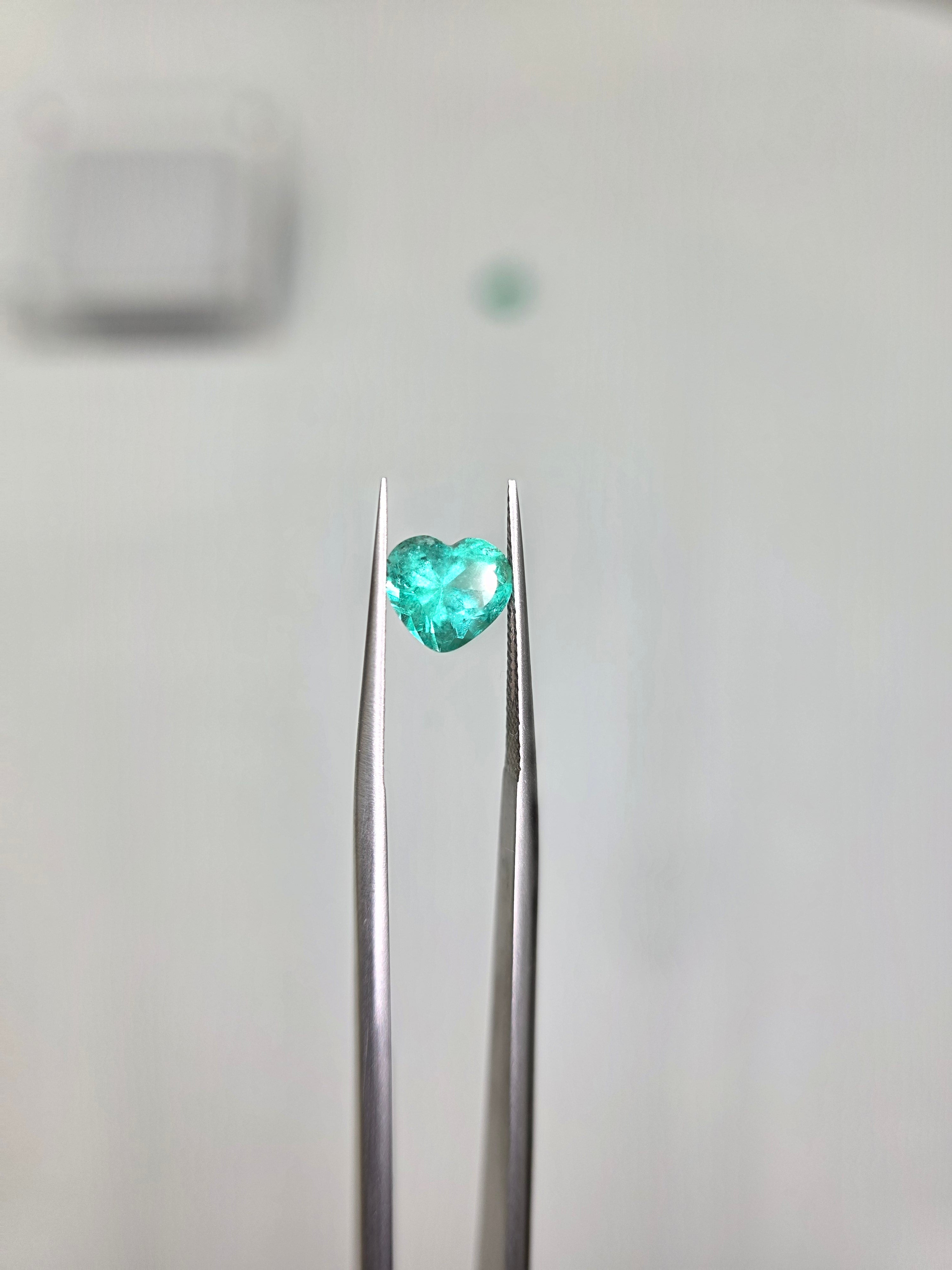 Esmeralda natural 4.10 x 5.01 x 2.61mm