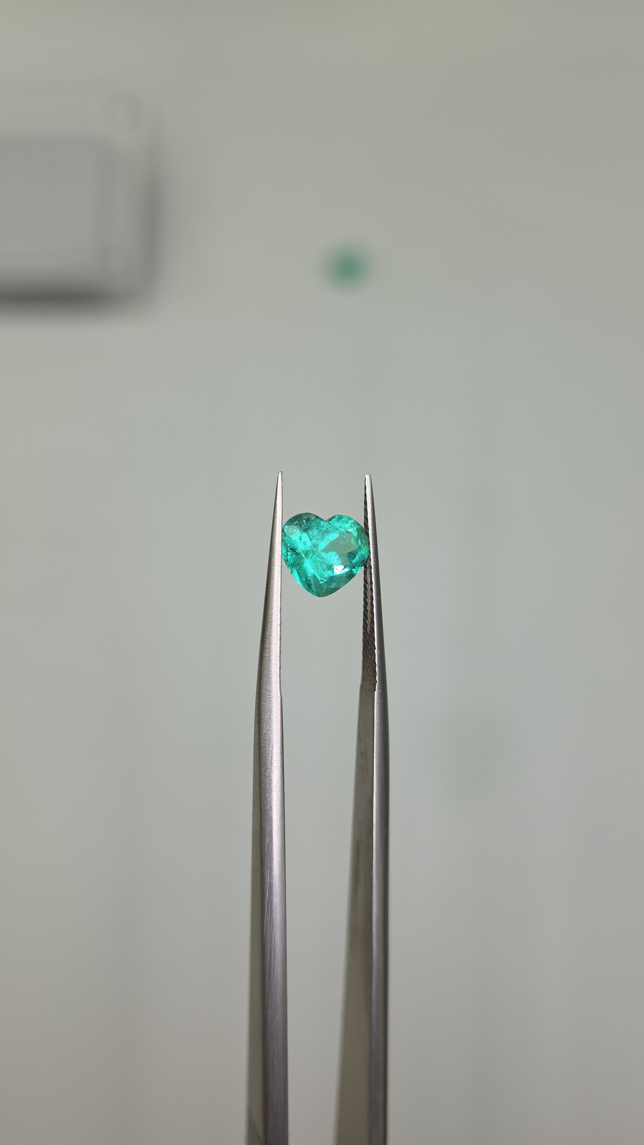 Esmeralda natural 4.10 x 5.01 x 2.61mm