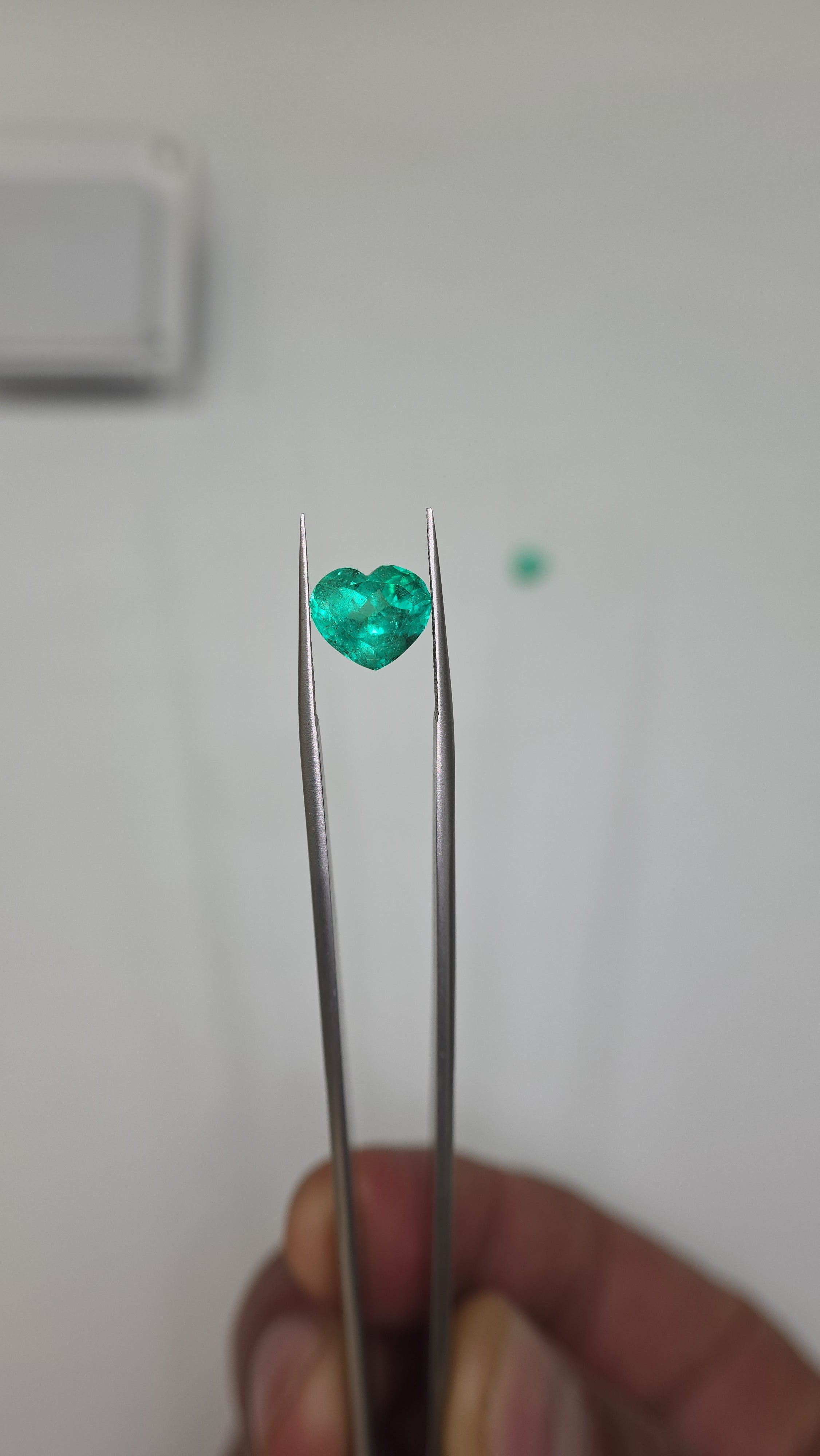 Esmeralda natural 4.75 x 5.66 x 3.20mm