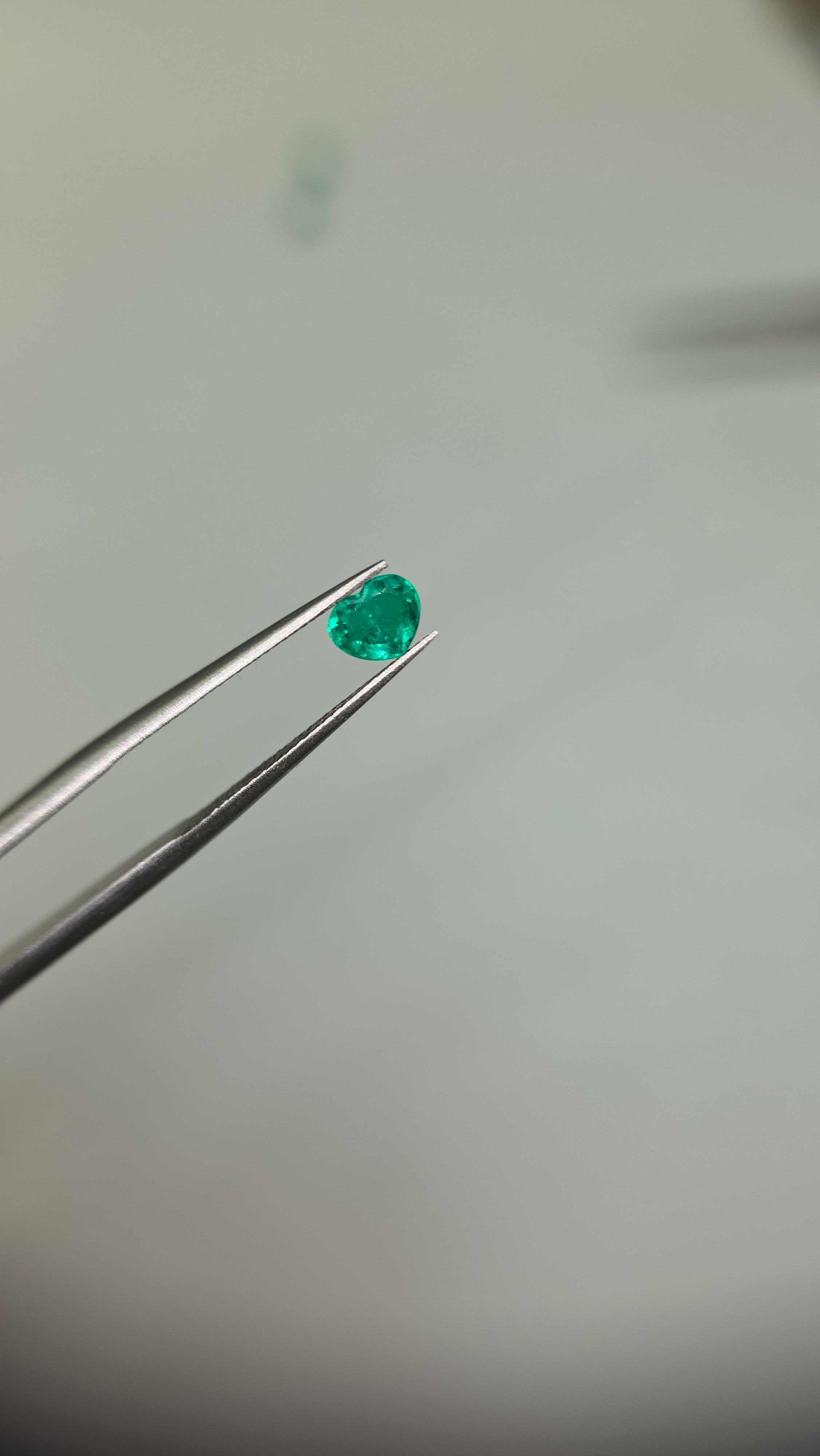 Esmeralda natural 5.35 x 5.78 x  4.22mm