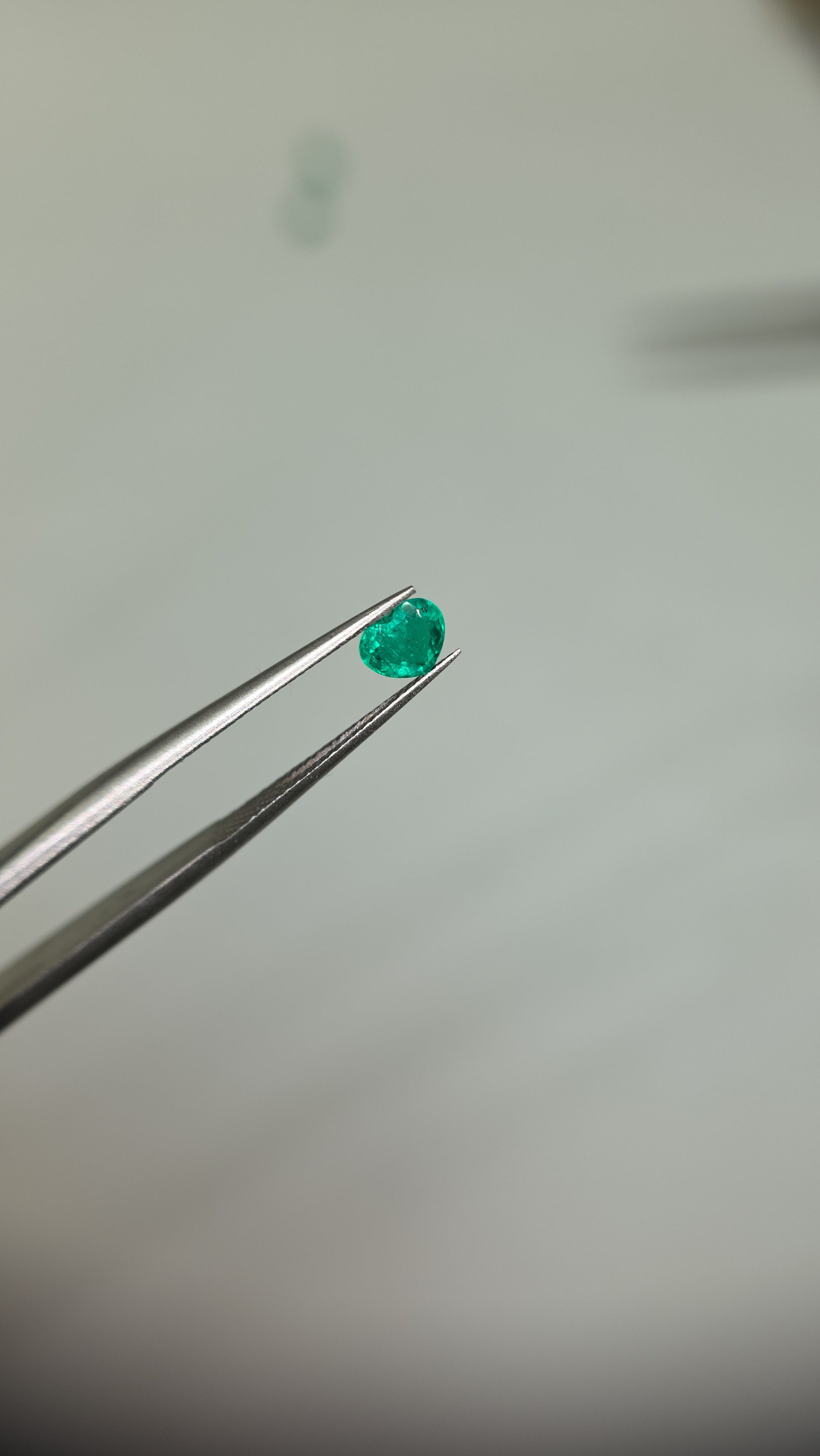 Esmeralda natural 5.35 x 5.78 x  4.22mm