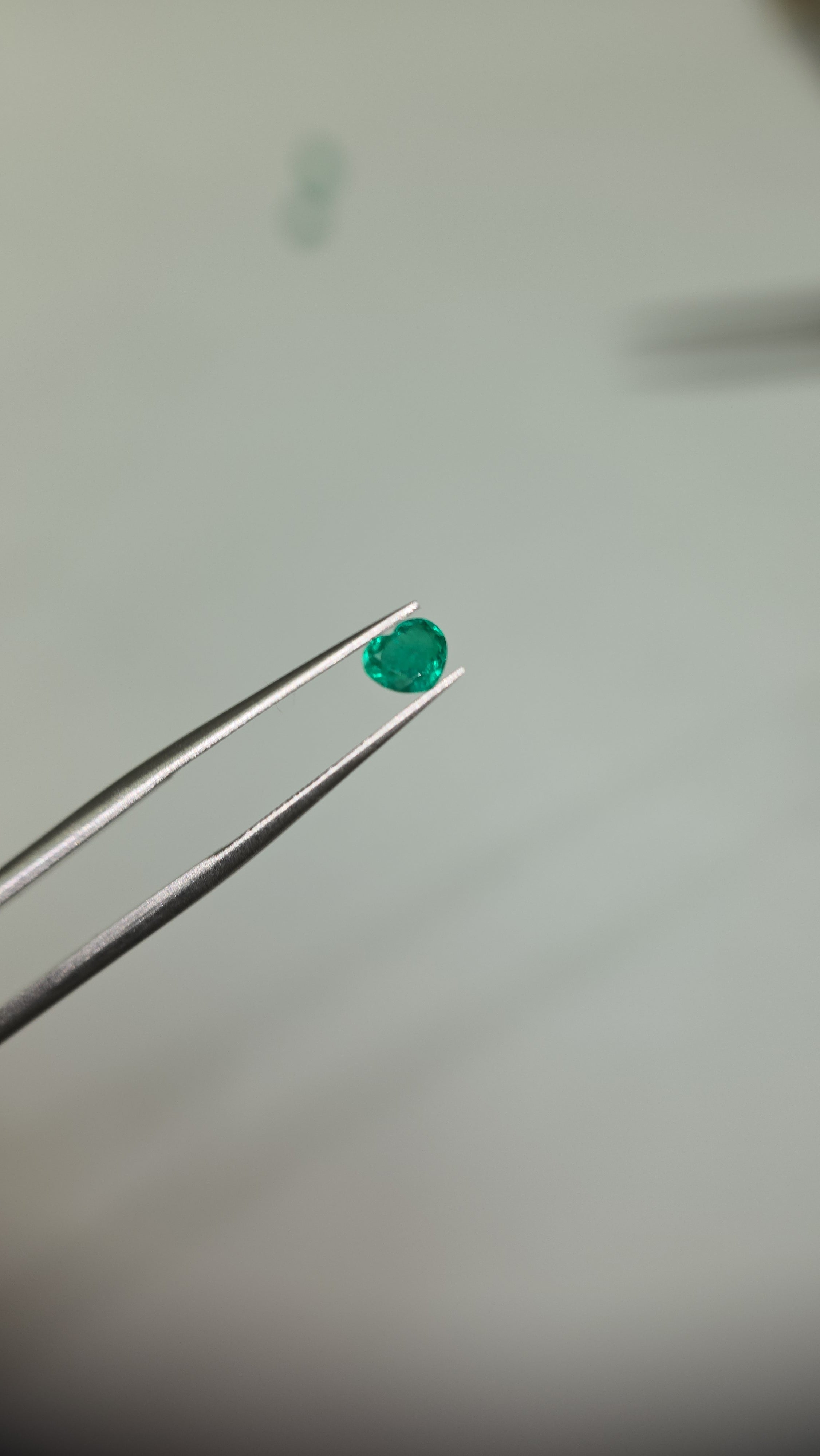 Esmeralda natural 5.35 x 5.78 x  4.22mm