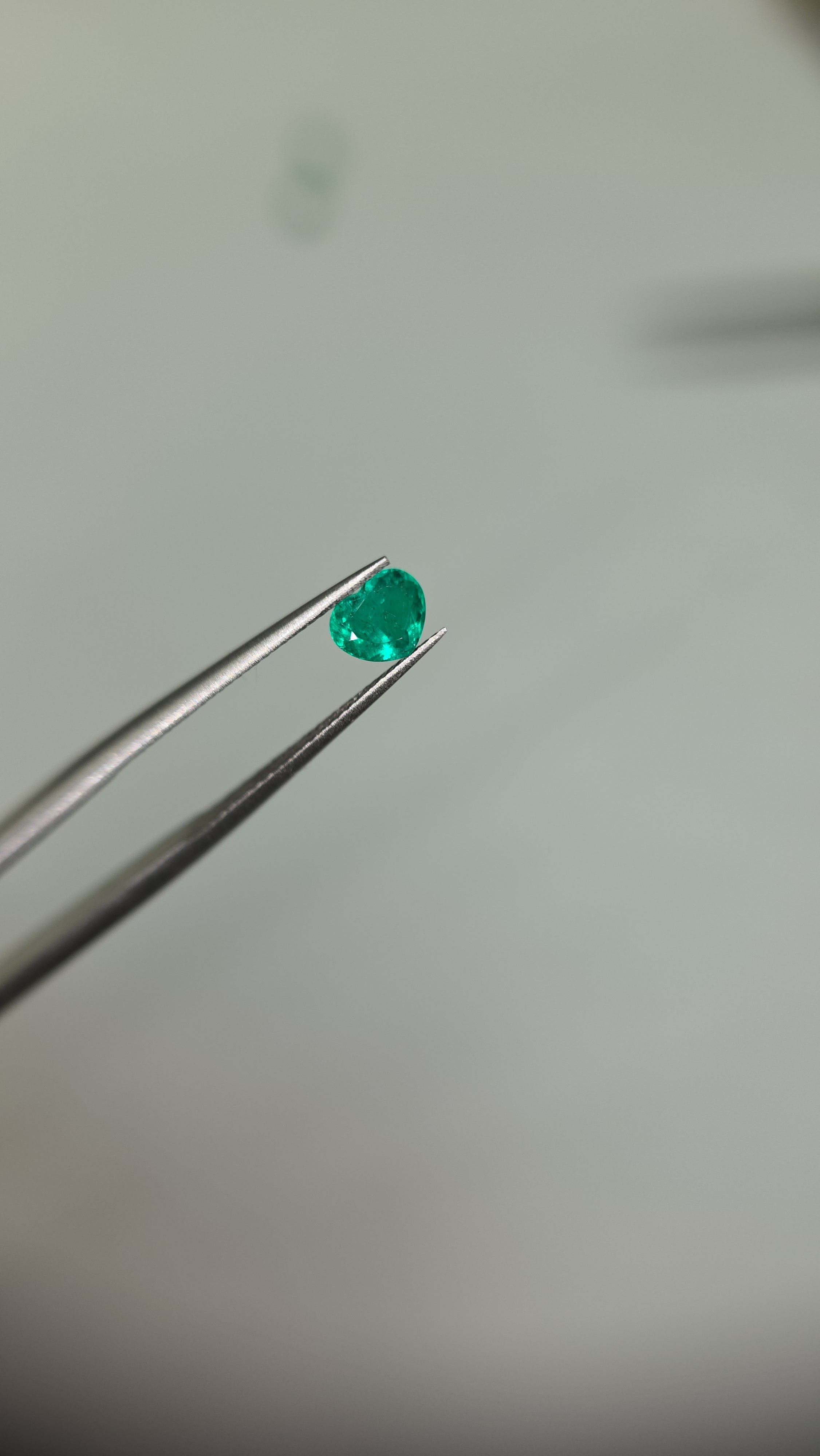 Esmeralda natural 5.35 x 5.78 x  4.22mm