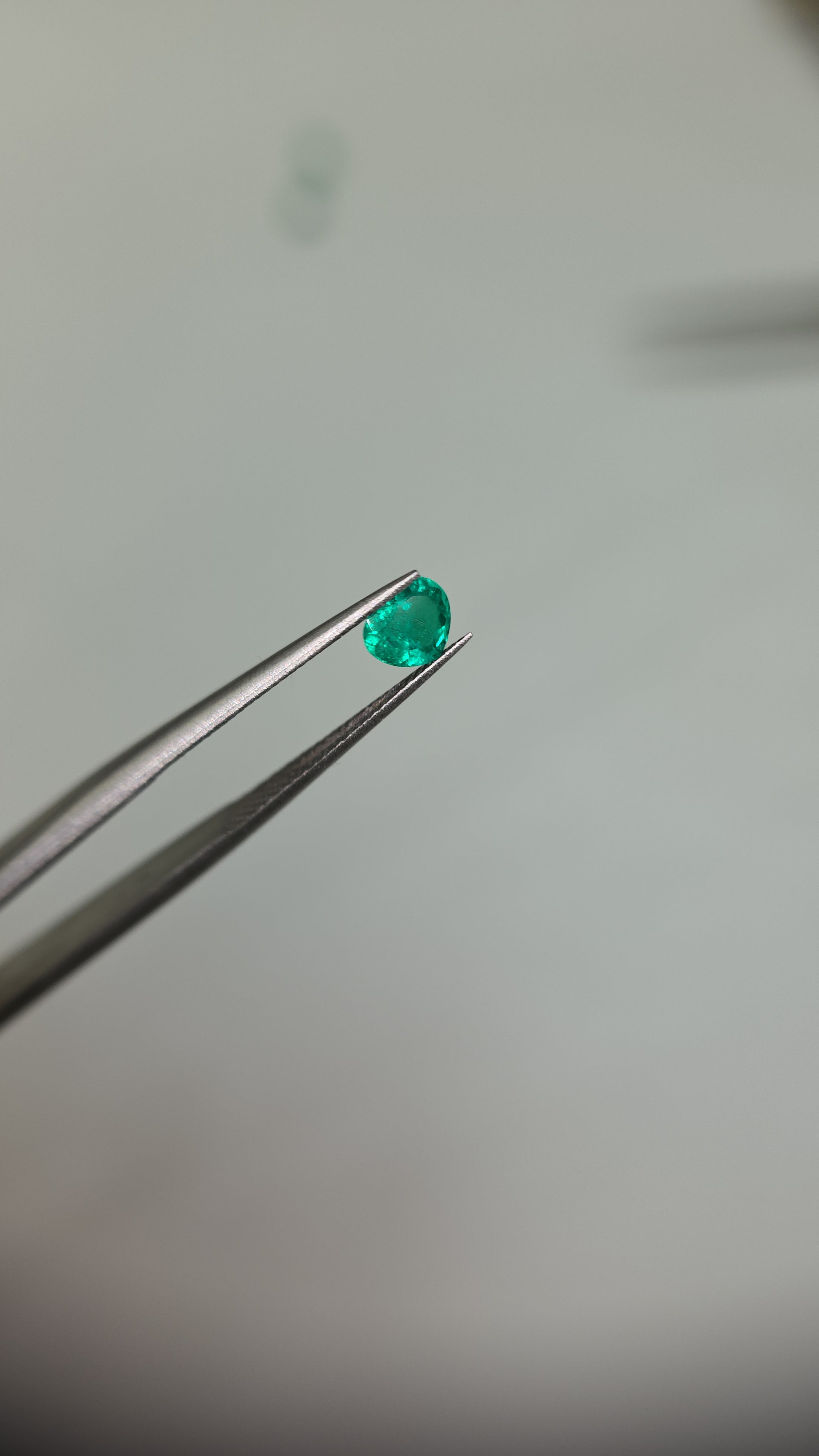 Esmeralda natural 5.35 x 5.78 x  4.22mm