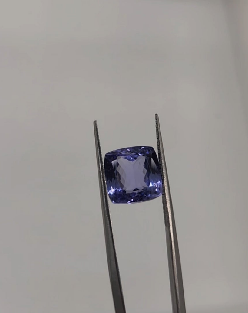 tanzanita natural 9.4 x 9.6 mm