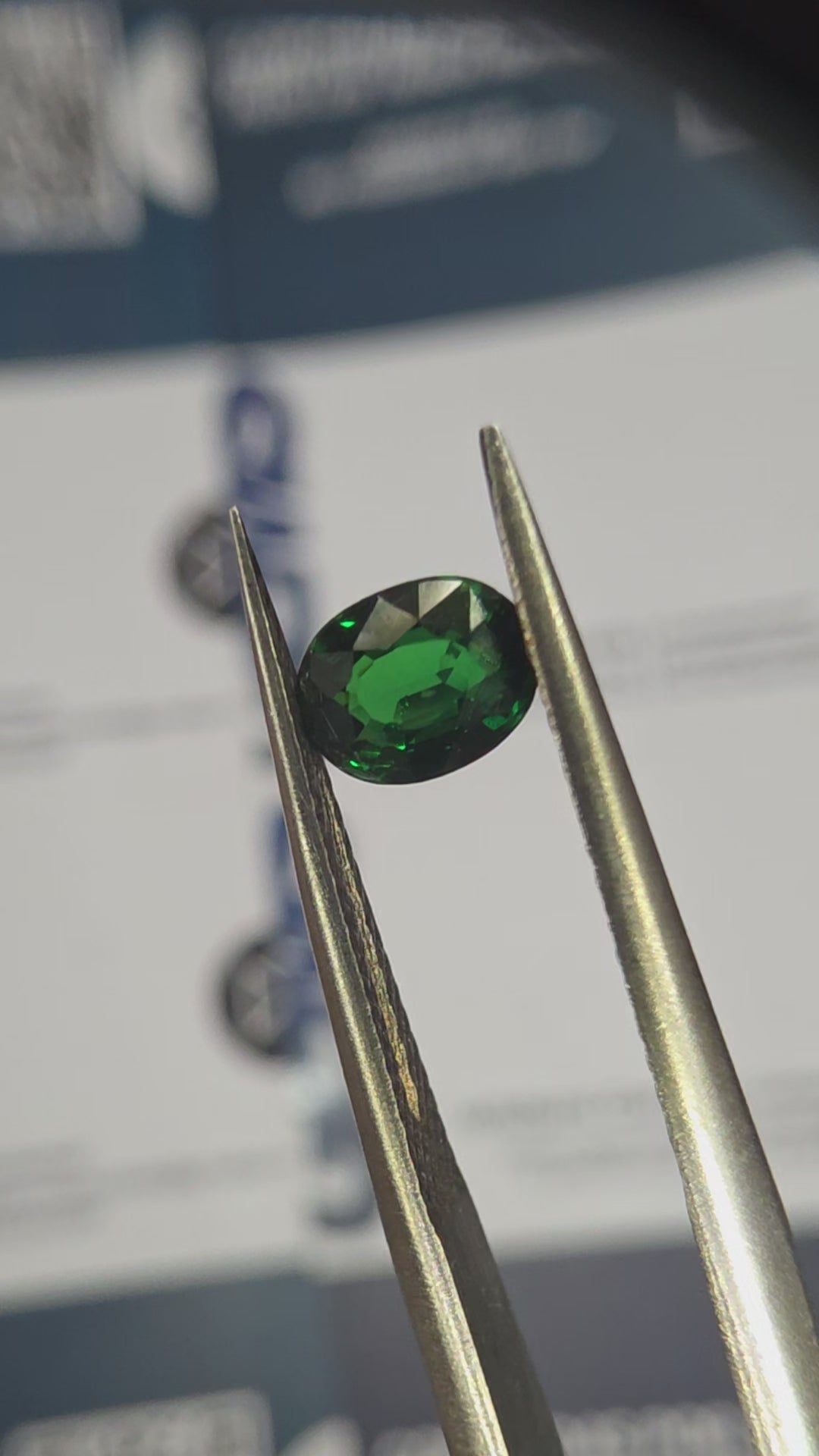 Granate Tsavorita Natural - 0.56 ct