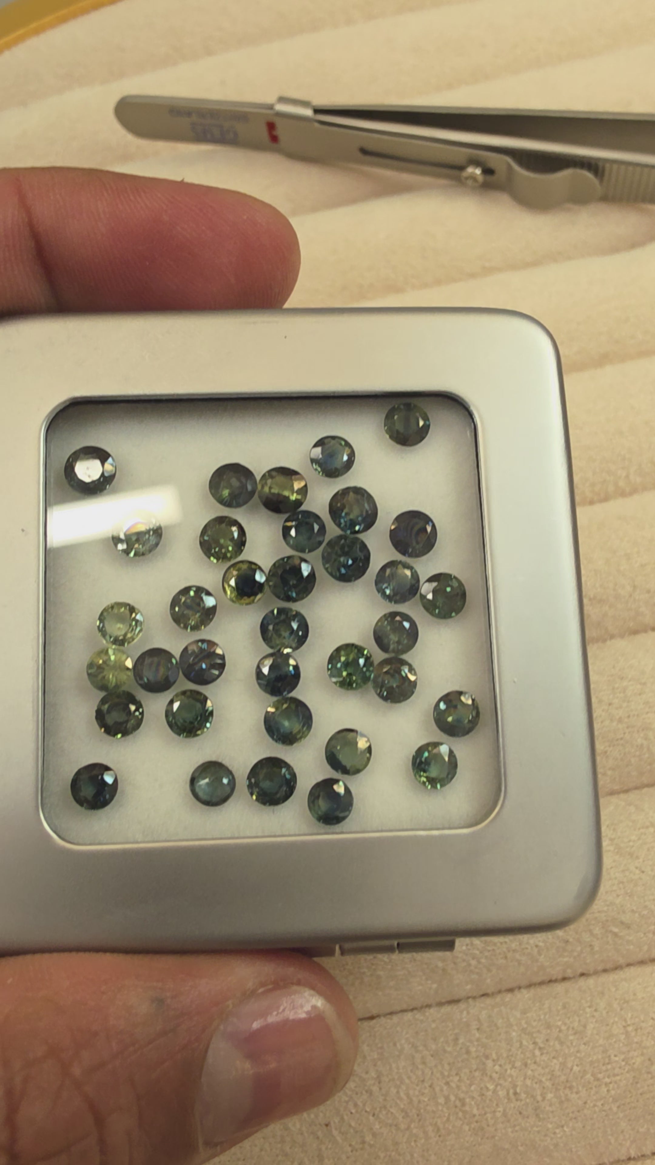 Zafiro verde natural