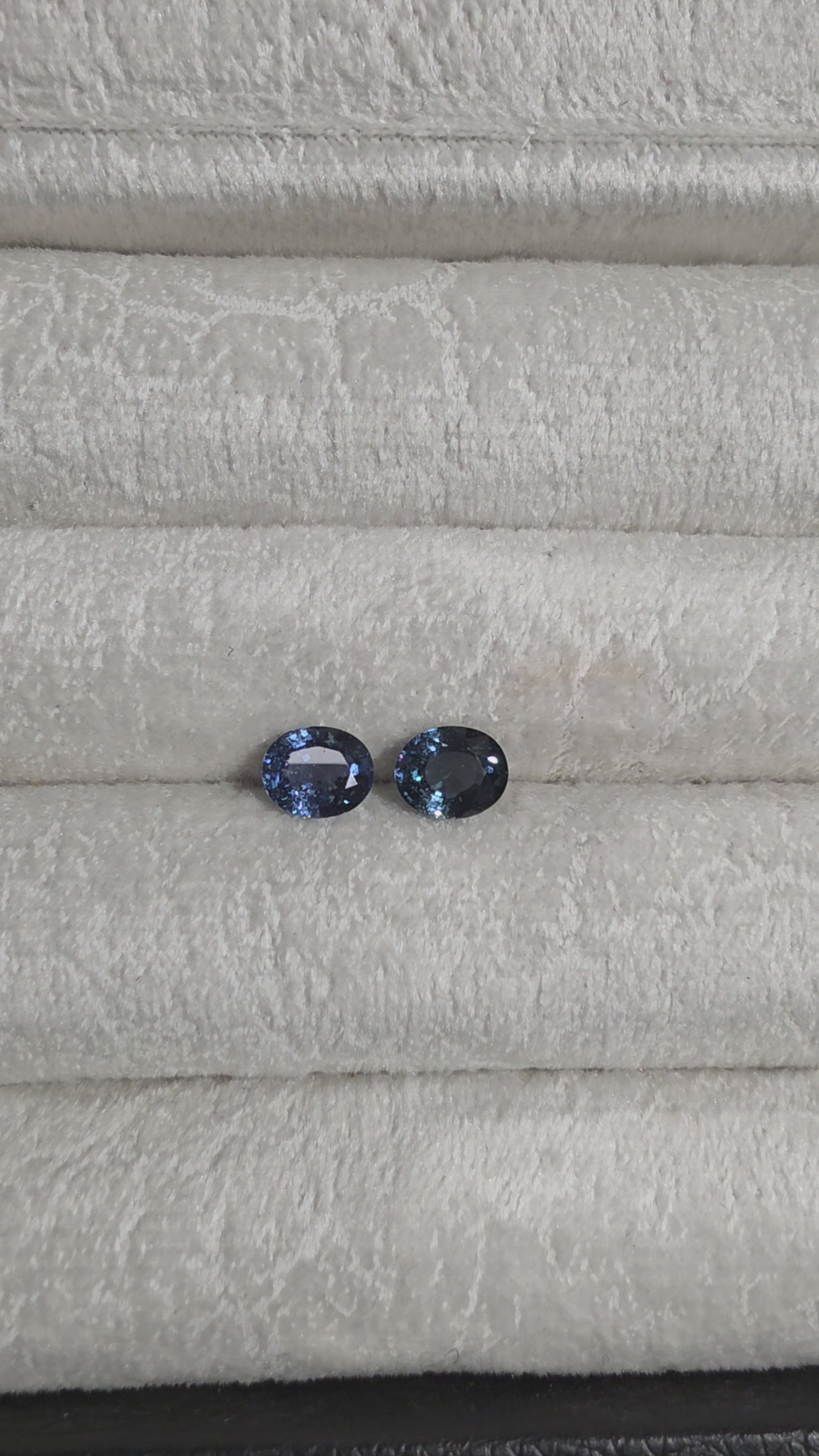 Zafiro natural 7.94 × 6.52 × 3.84 mm/  TE