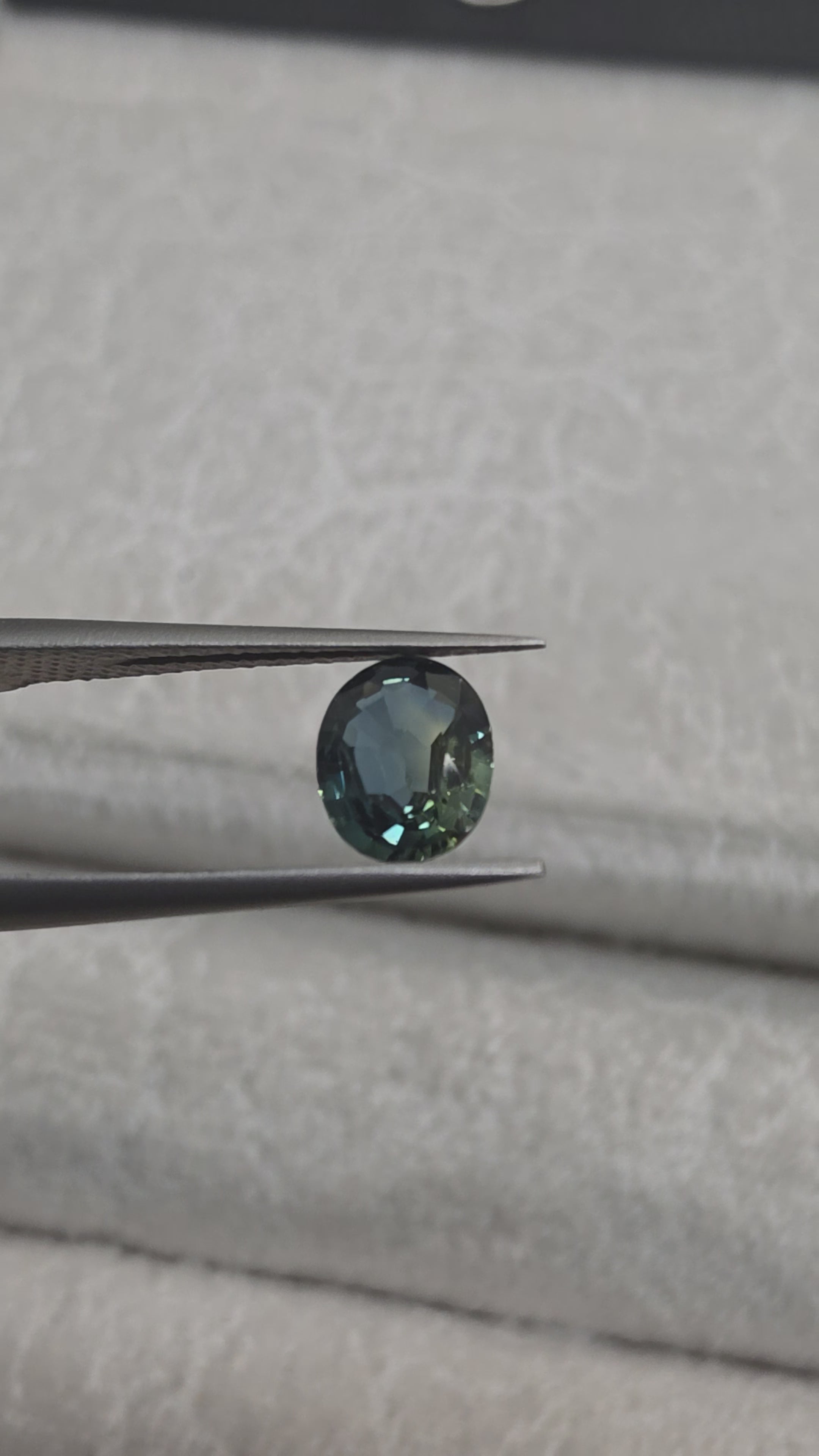 Zafito natural verde/azulado 5.99mm TE / Corte ovalado