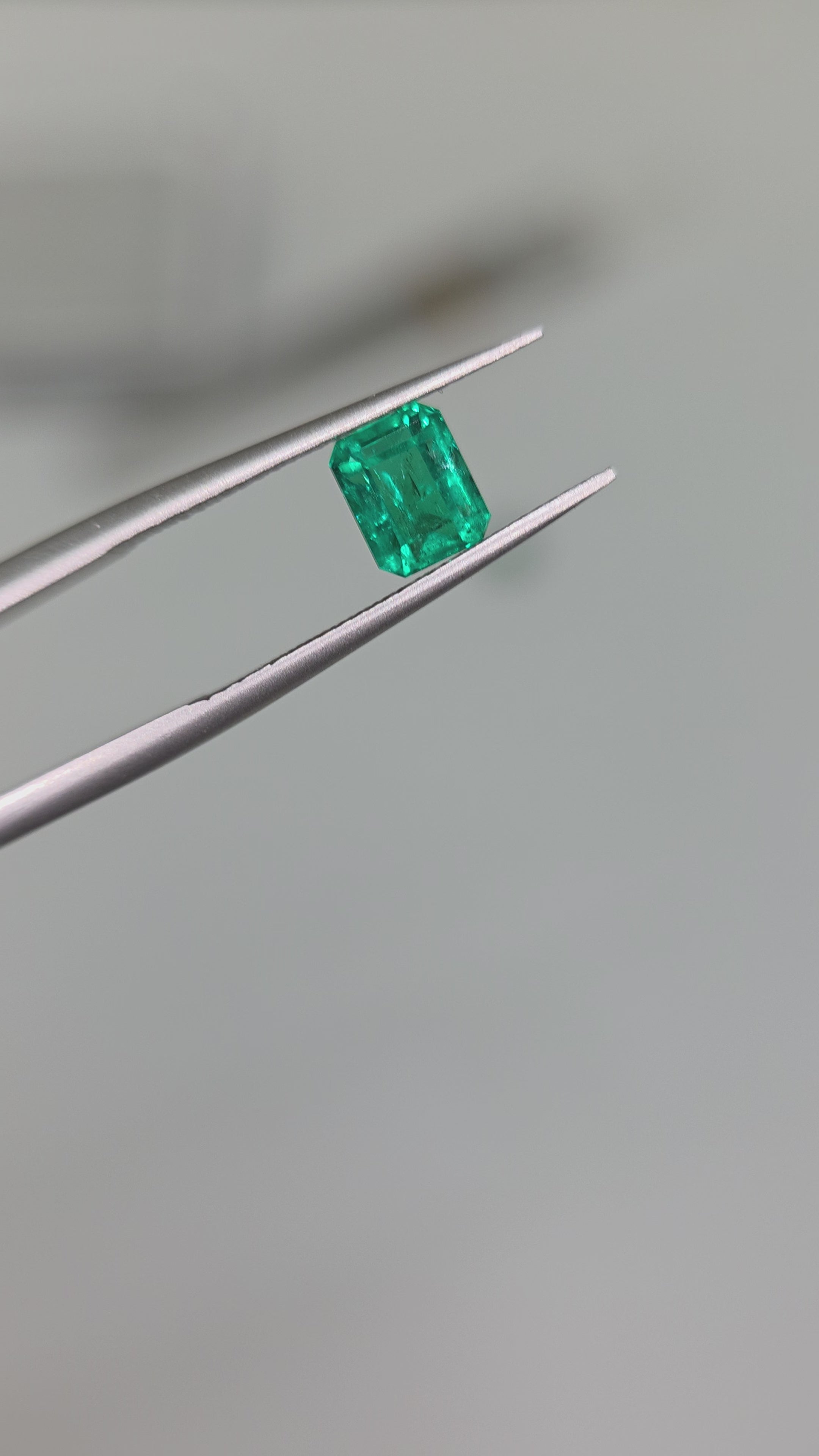 Esmeralda natural 5.75 x 6.65 x 3.05mm/corte rectanagular