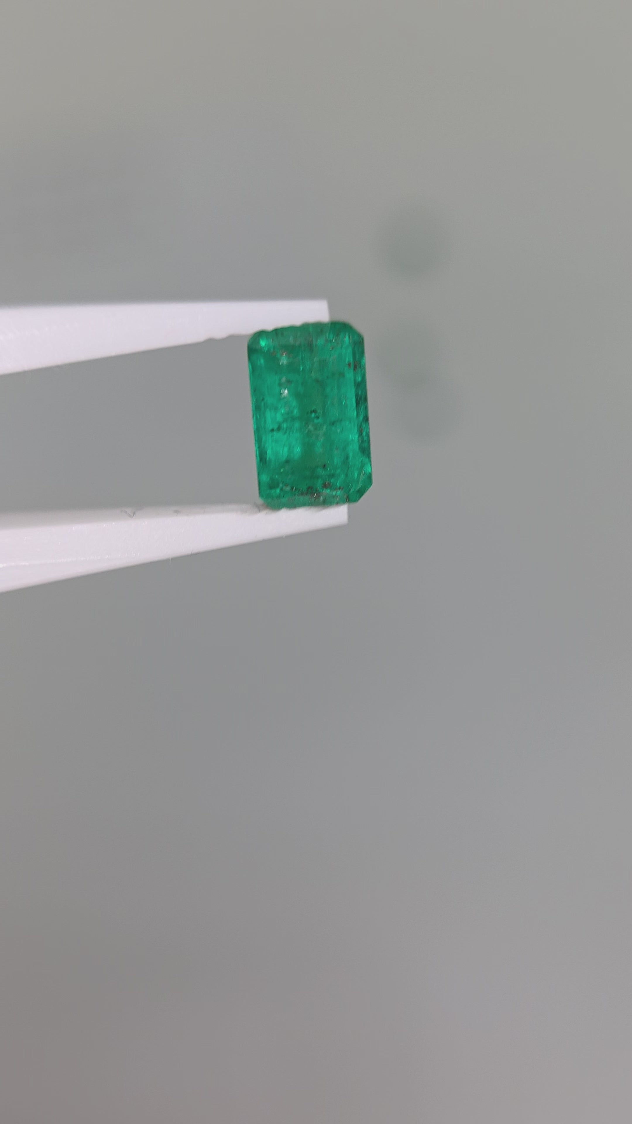 Esmeralda natural 5.06 x 7.99x 3.79mm/corte rectangular