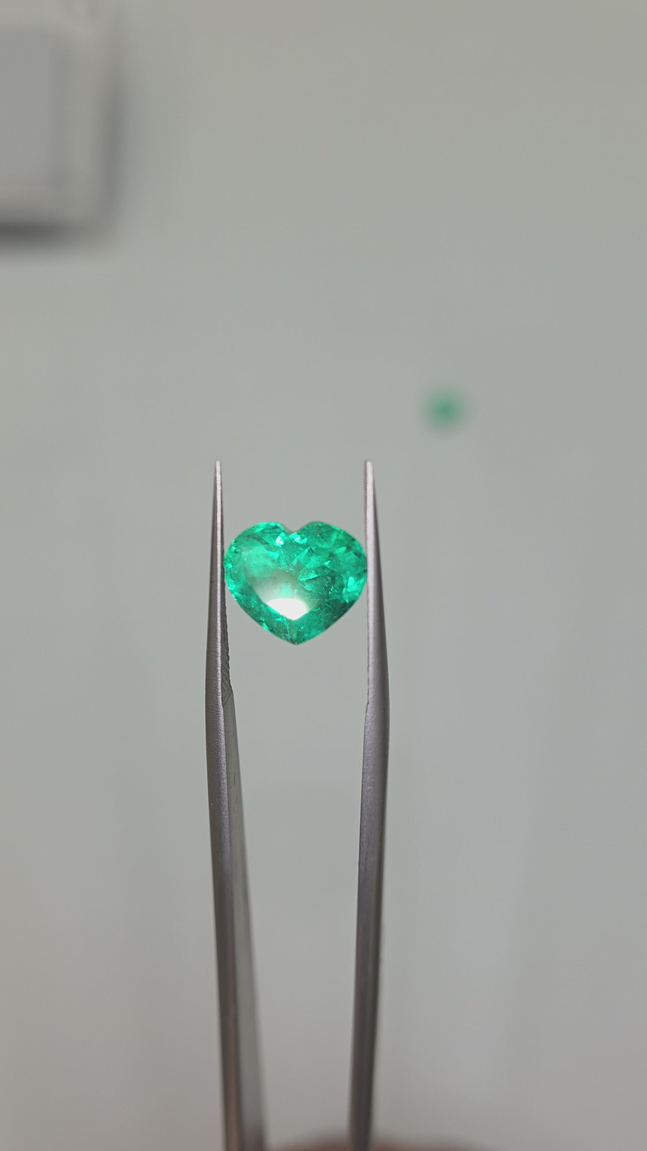 Esmeralda natural 4.75 x 5.66 x 3.20mm