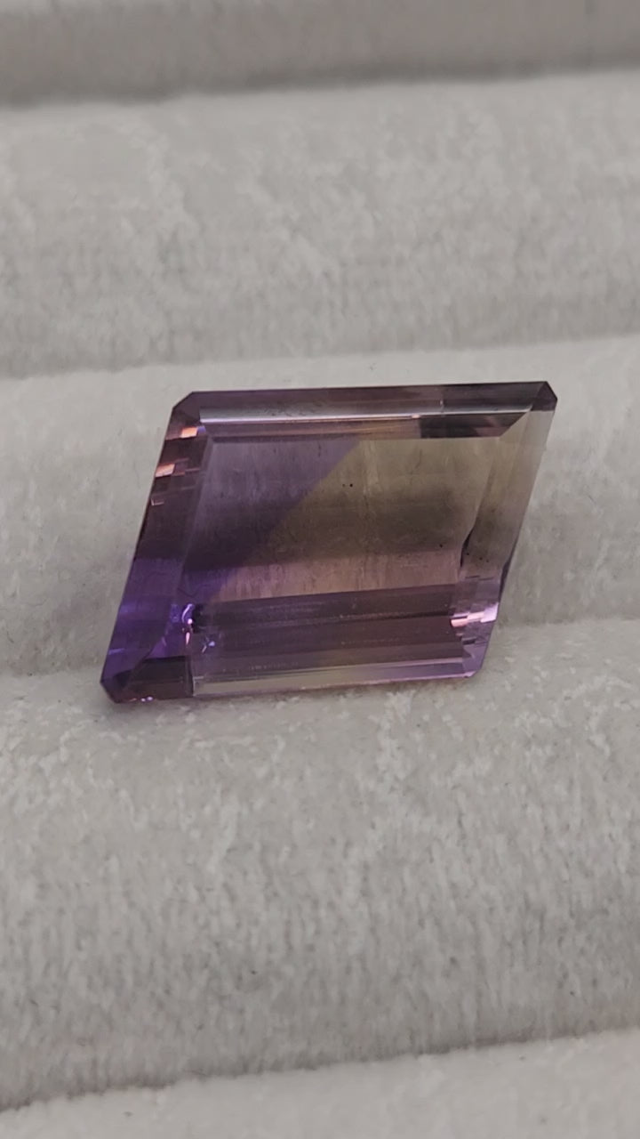 Ametrino Natural 17.30 x 14.27 x 25mm / Corte  rectangular trapezoidal