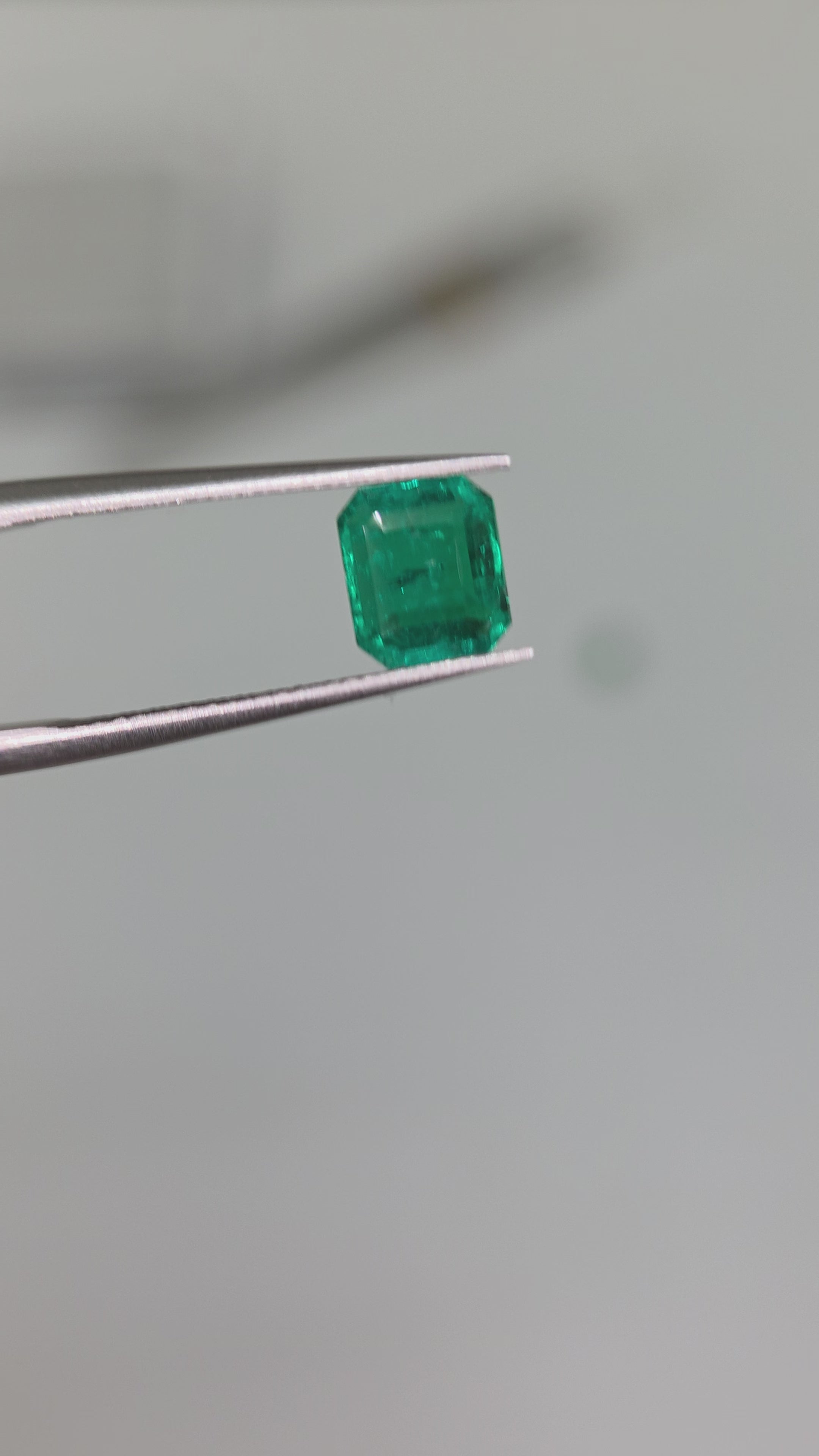 Esmeralda natural 4.06 x 5.60 x 4mm/corte rectangular