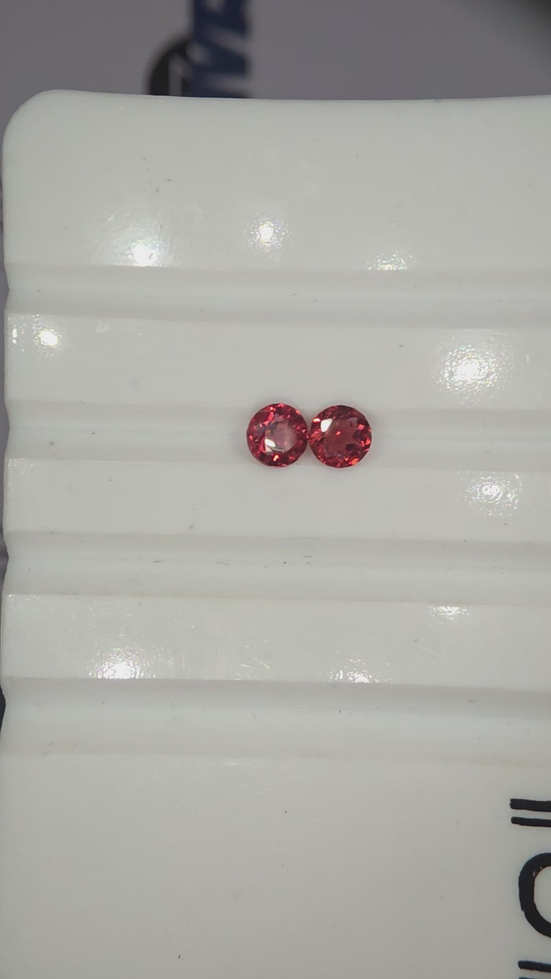 Granate natural — 0.70 ct  Pareja