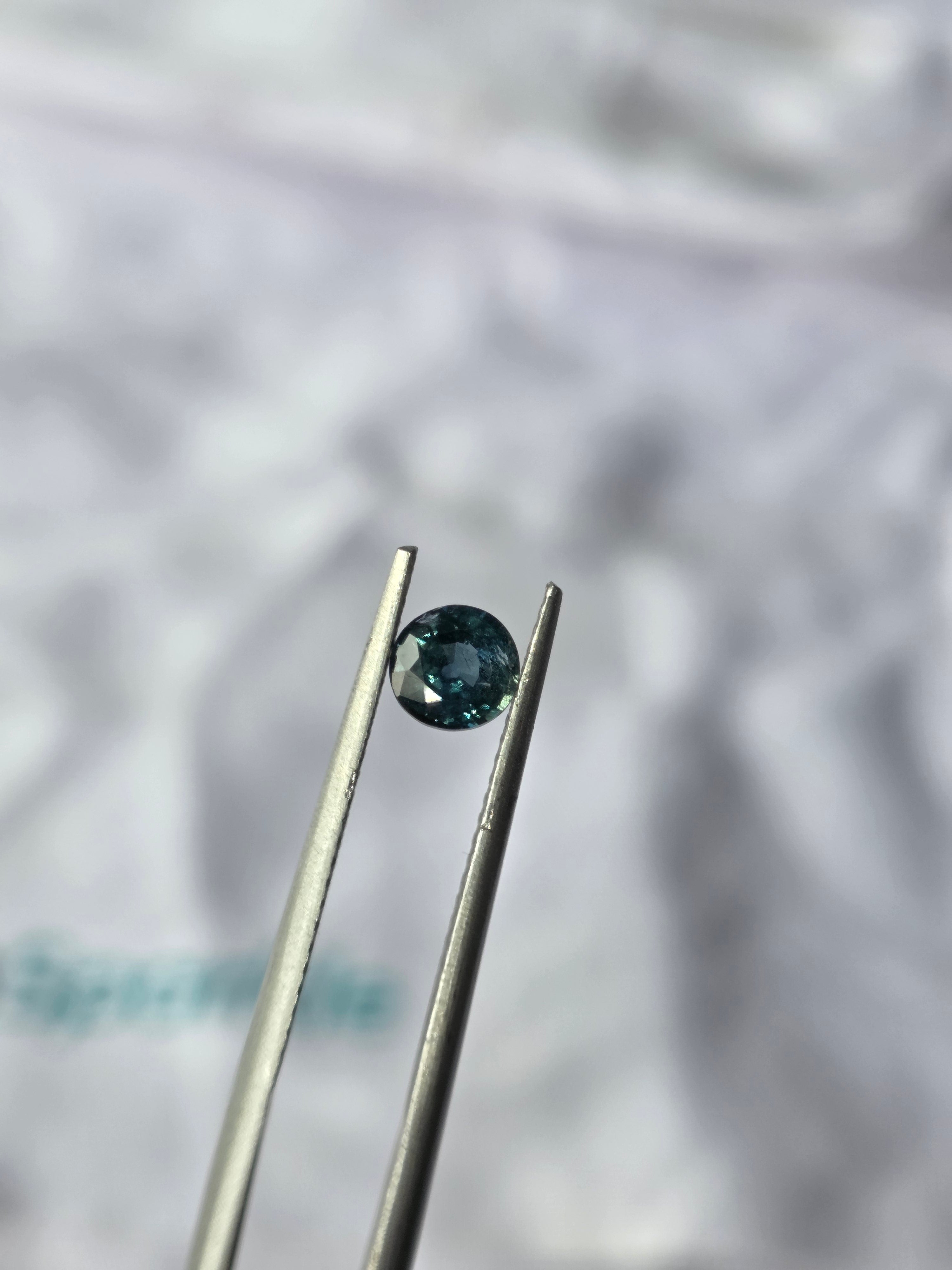 Zafiro natural 0.62 ct (4.98 × 3.03 mm) | Color azul-verde