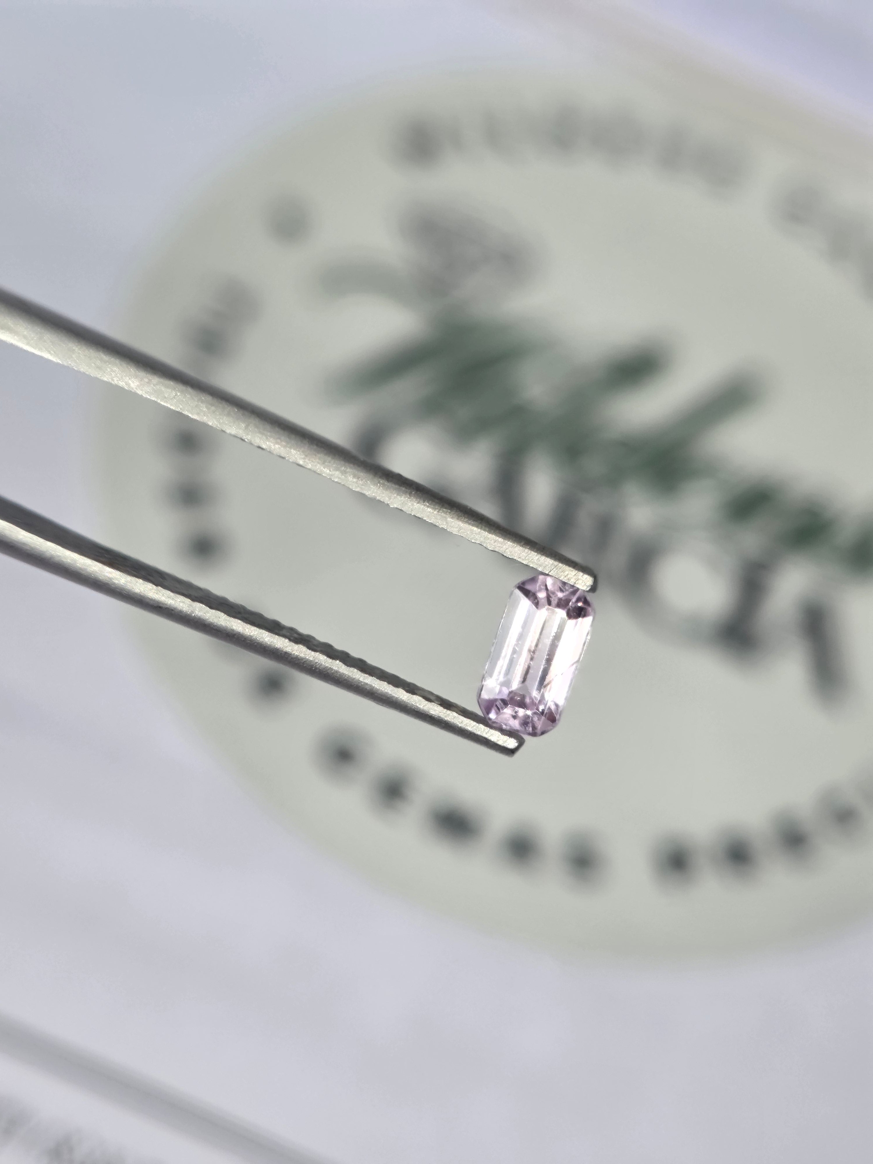 Zafiro natural 0.81 ct (6.72 × 3.67 mm) | Color rosa claro
