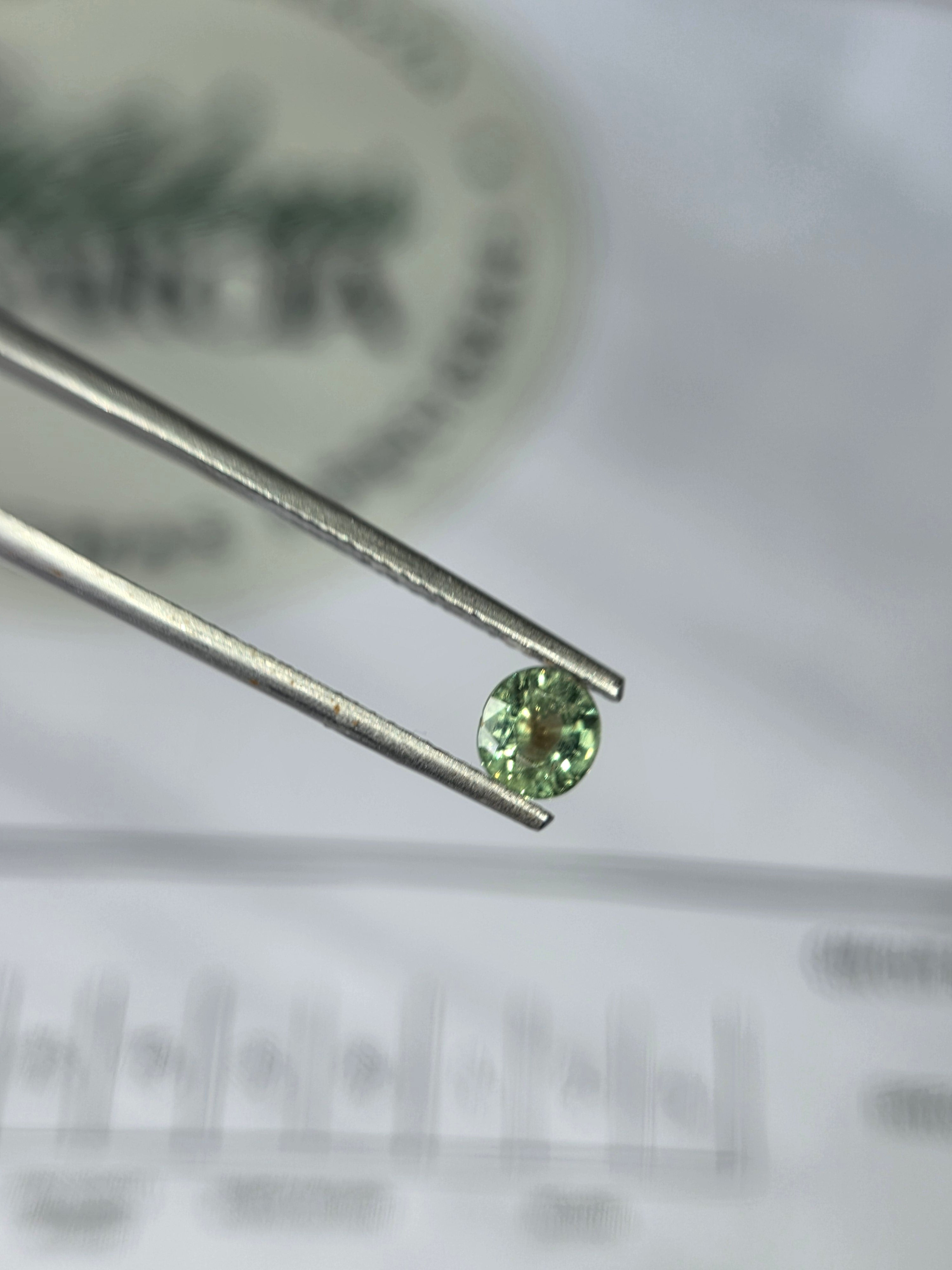 Zafiro natural 0.72 ct (5.12 × 4.73 mm) | Color verde