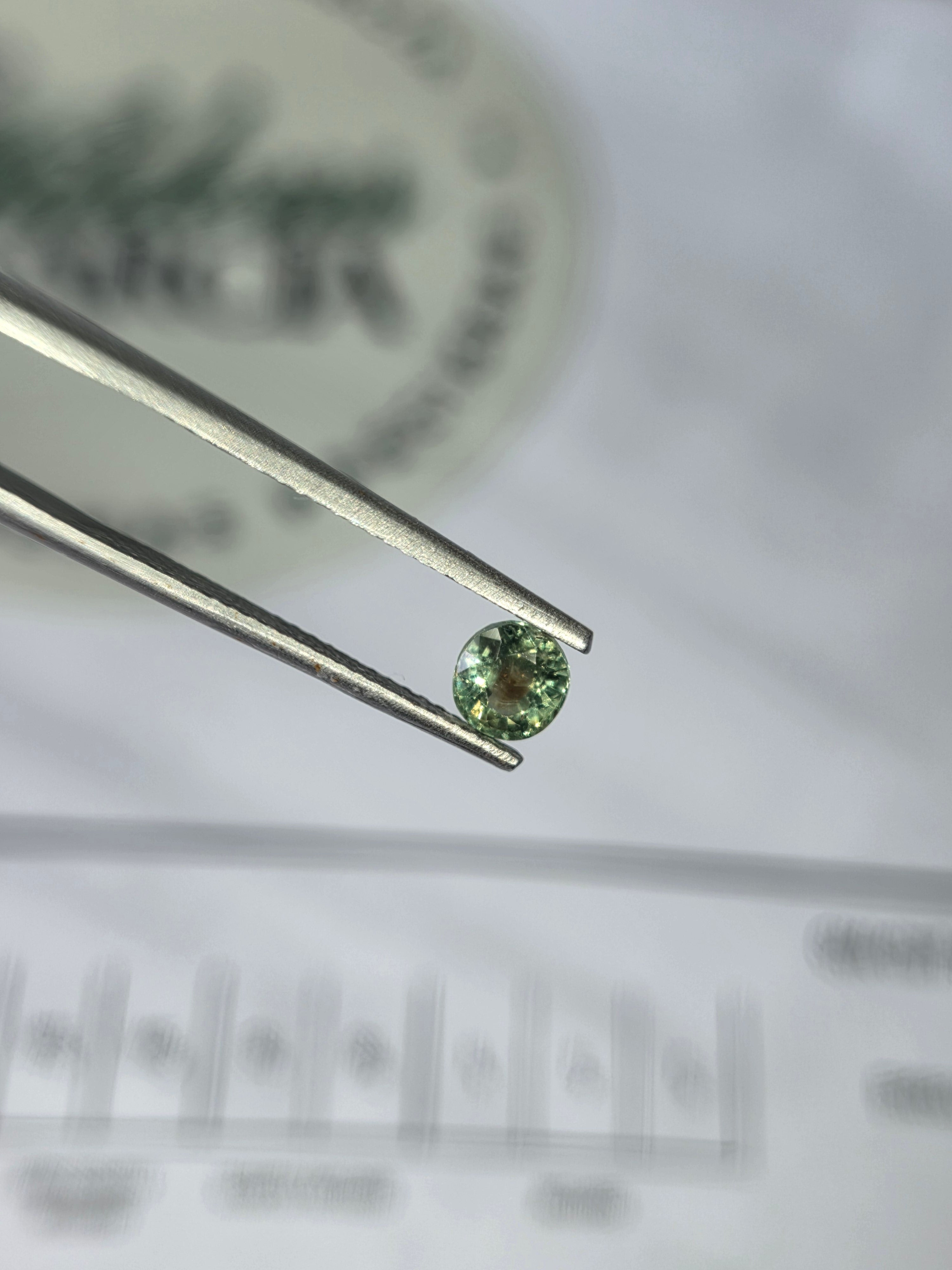 Zafiro natural 0.72 ct (5.12 × 4.73 mm) | Color verde