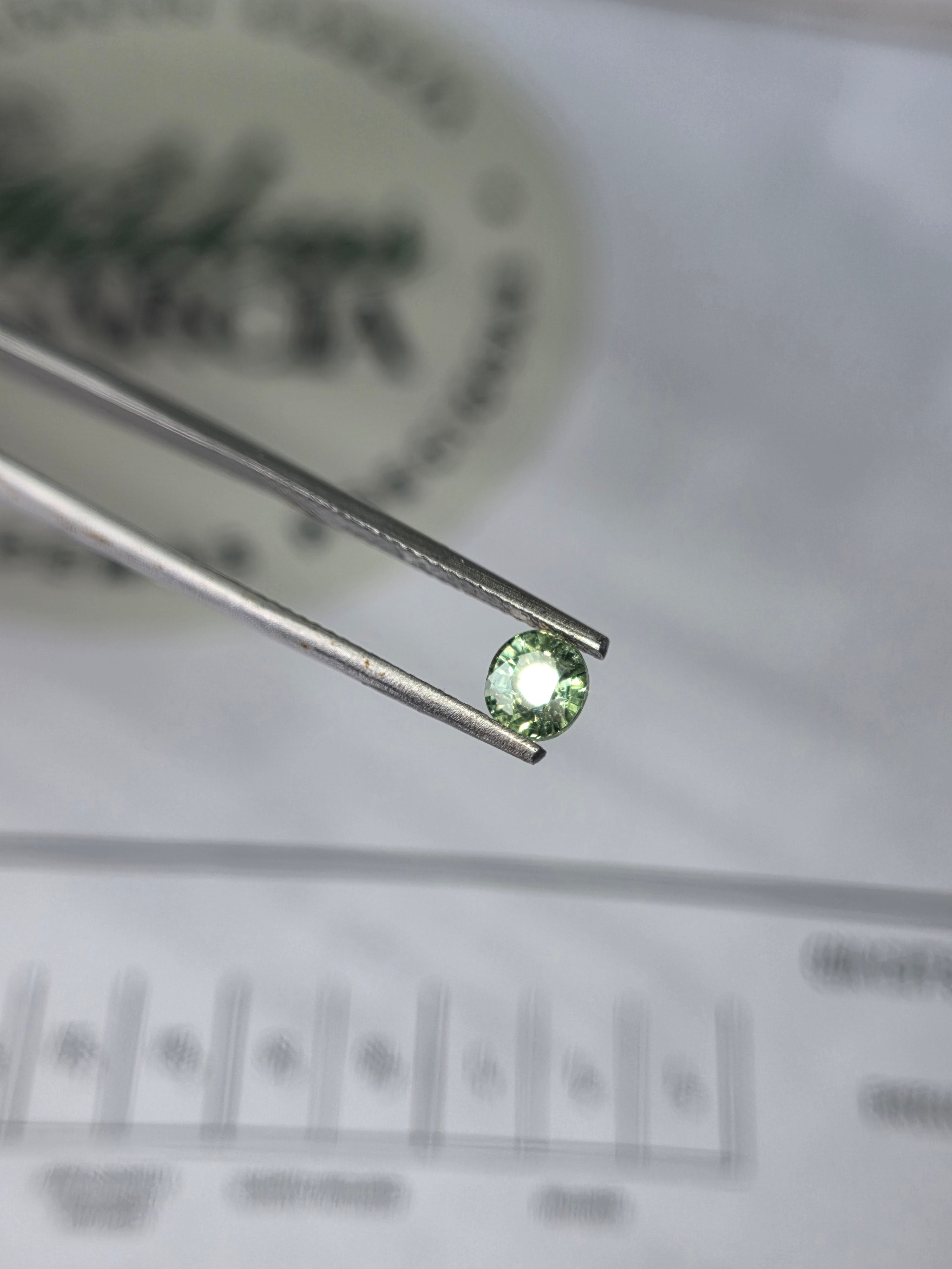 Zafiro natural 0.72 ct (5.12 × 4.73 mm) | Color verde