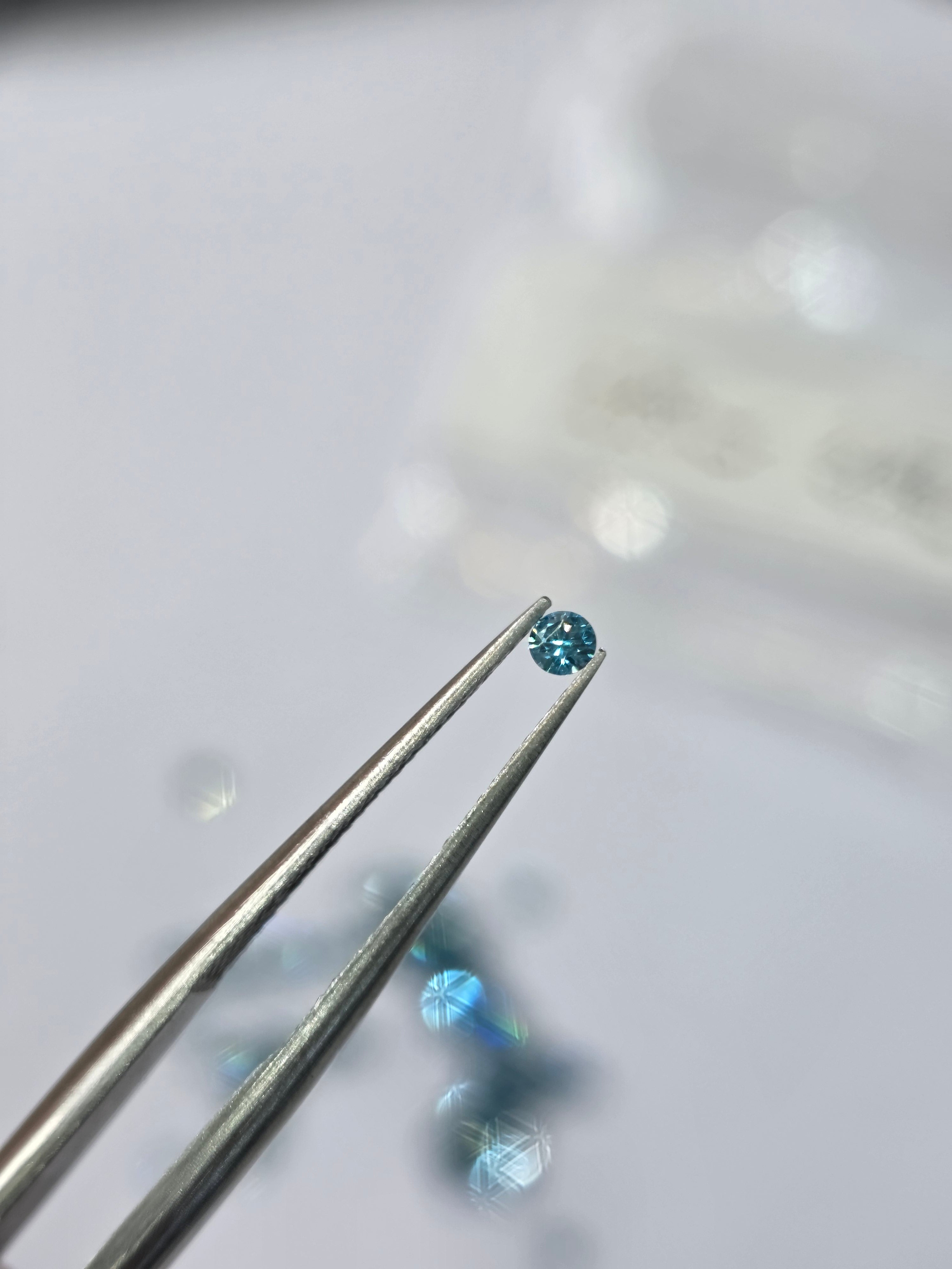 Diamante natural 0.05 ct (2.25–2.29 mm) | Color azul | Tratado