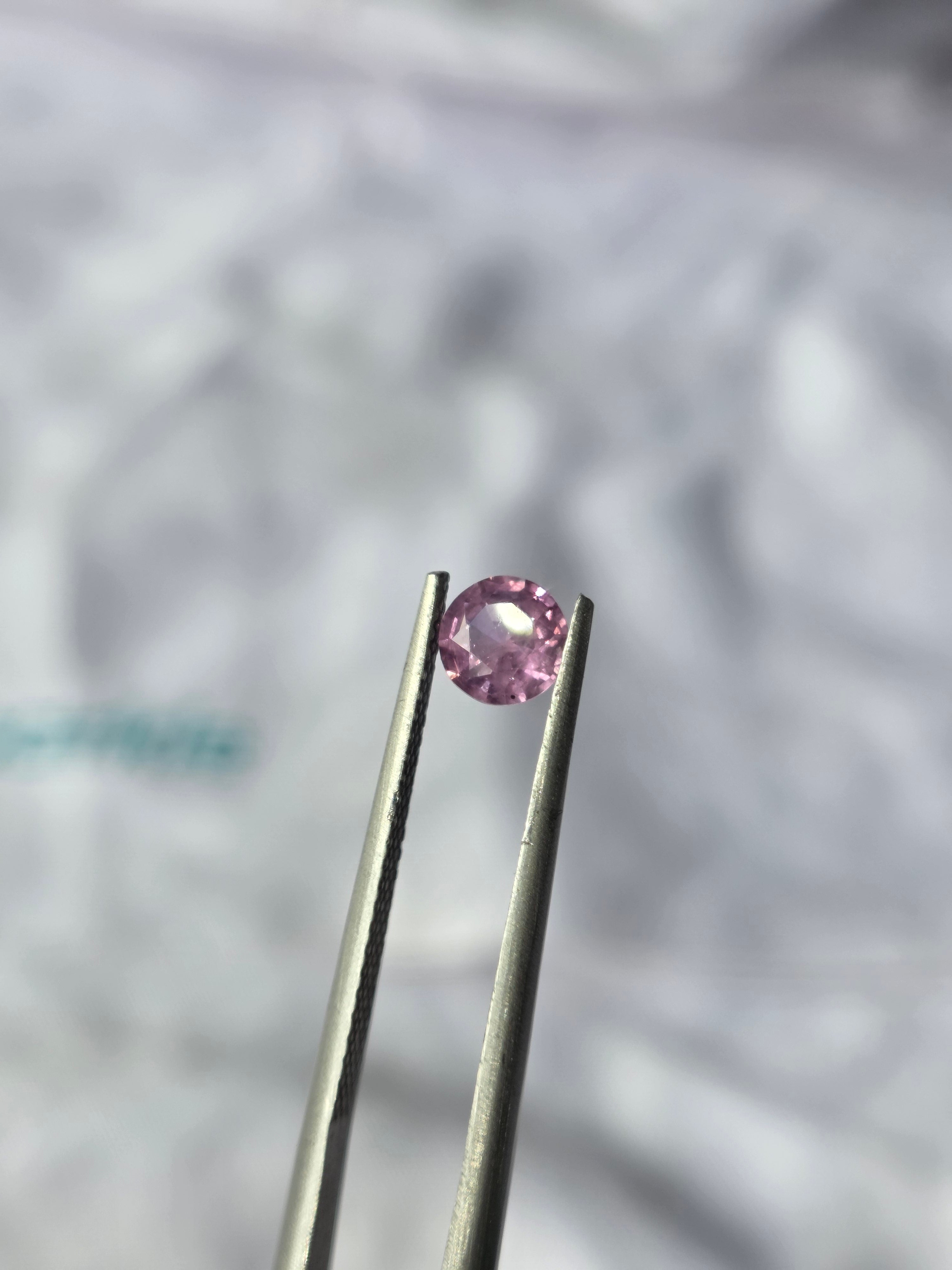 Zafiro natural 0.61 ct (5.01 × 3.21 mm) | Color palo rosa