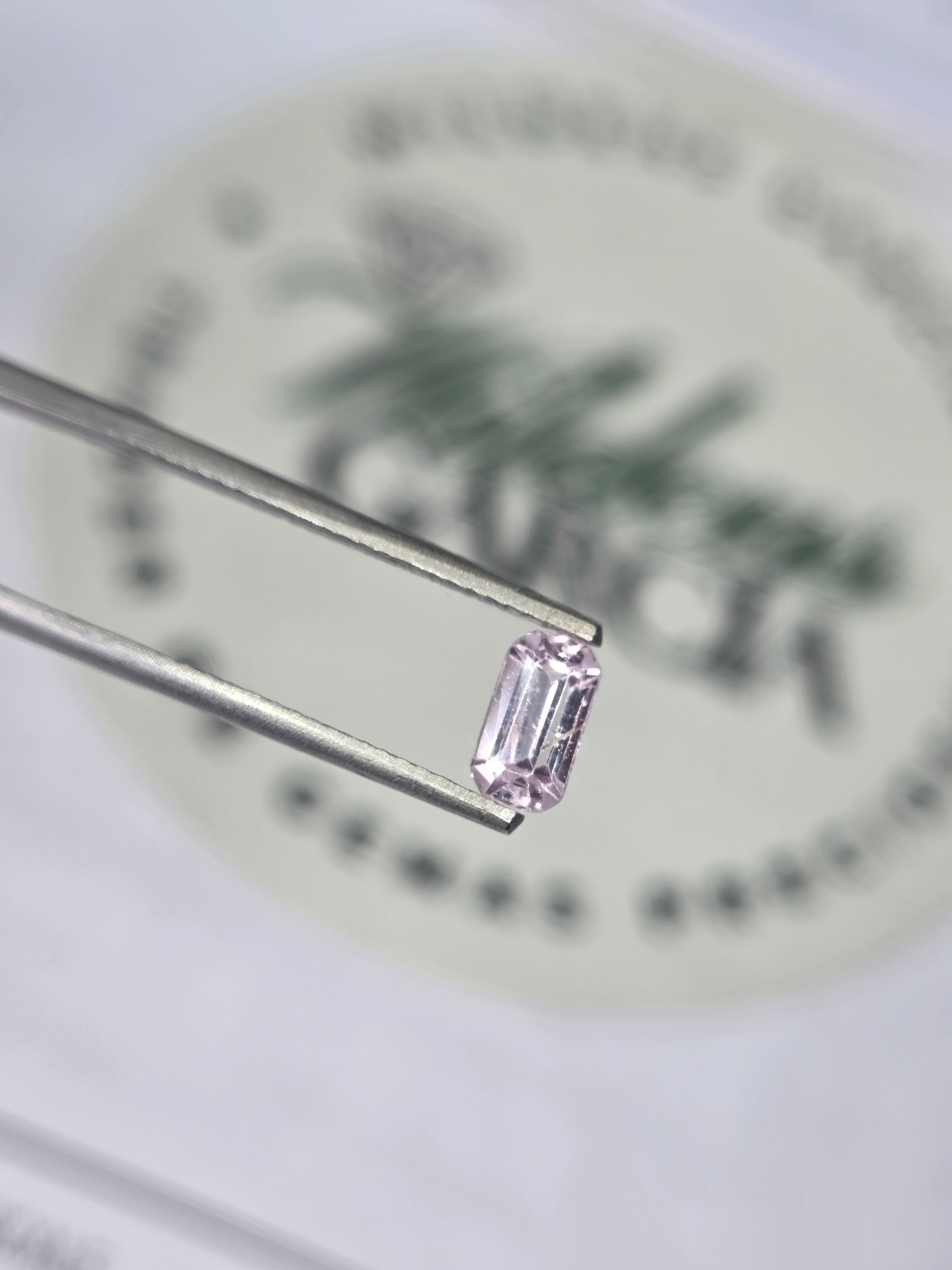 Zafiro natural 0.81 ct (6.72 × 3.67 mm) | Color rosa claro