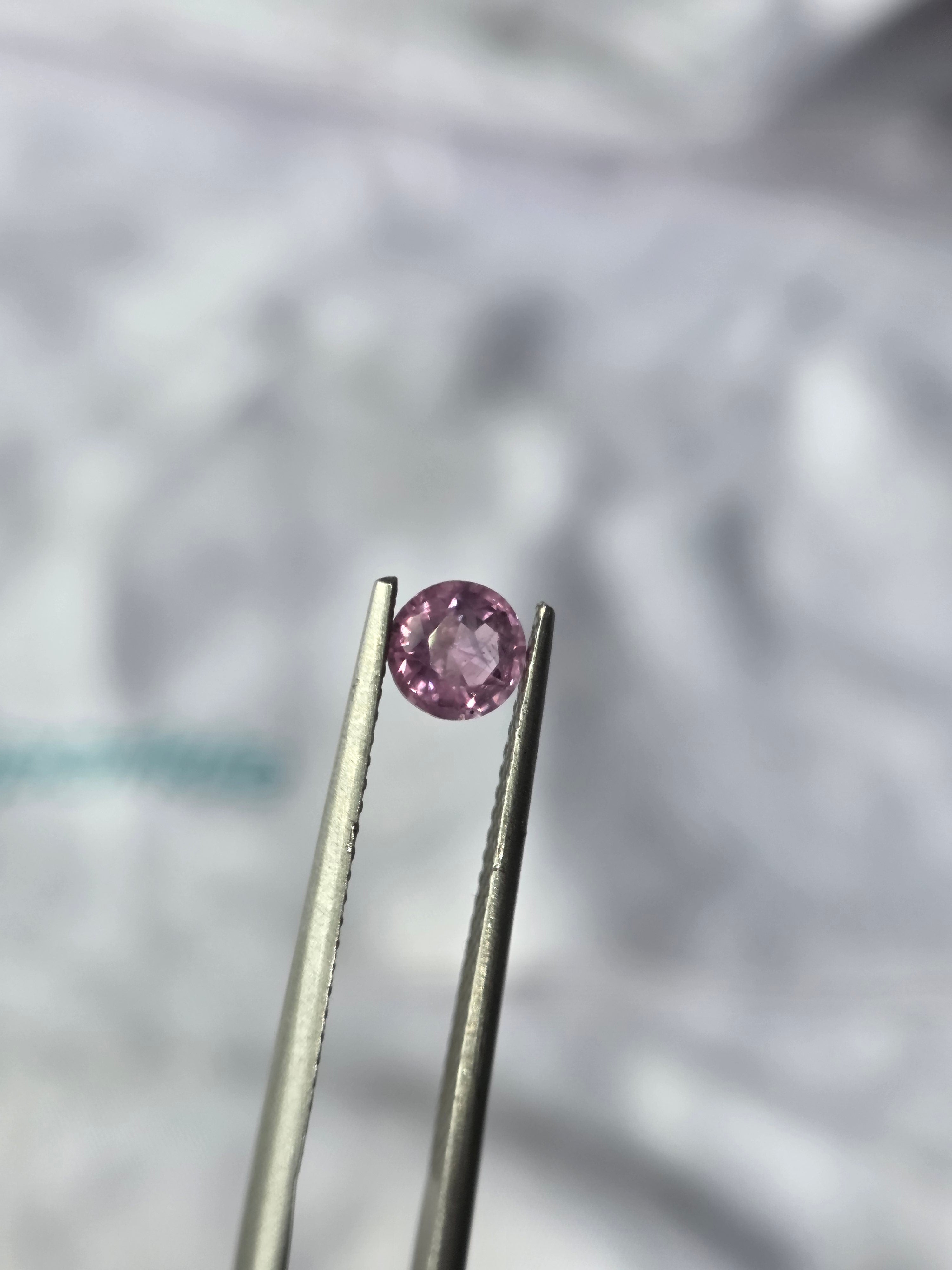 Zafiro natural 0.61 ct (5.01 × 3.21 mm) | Color palo rosa