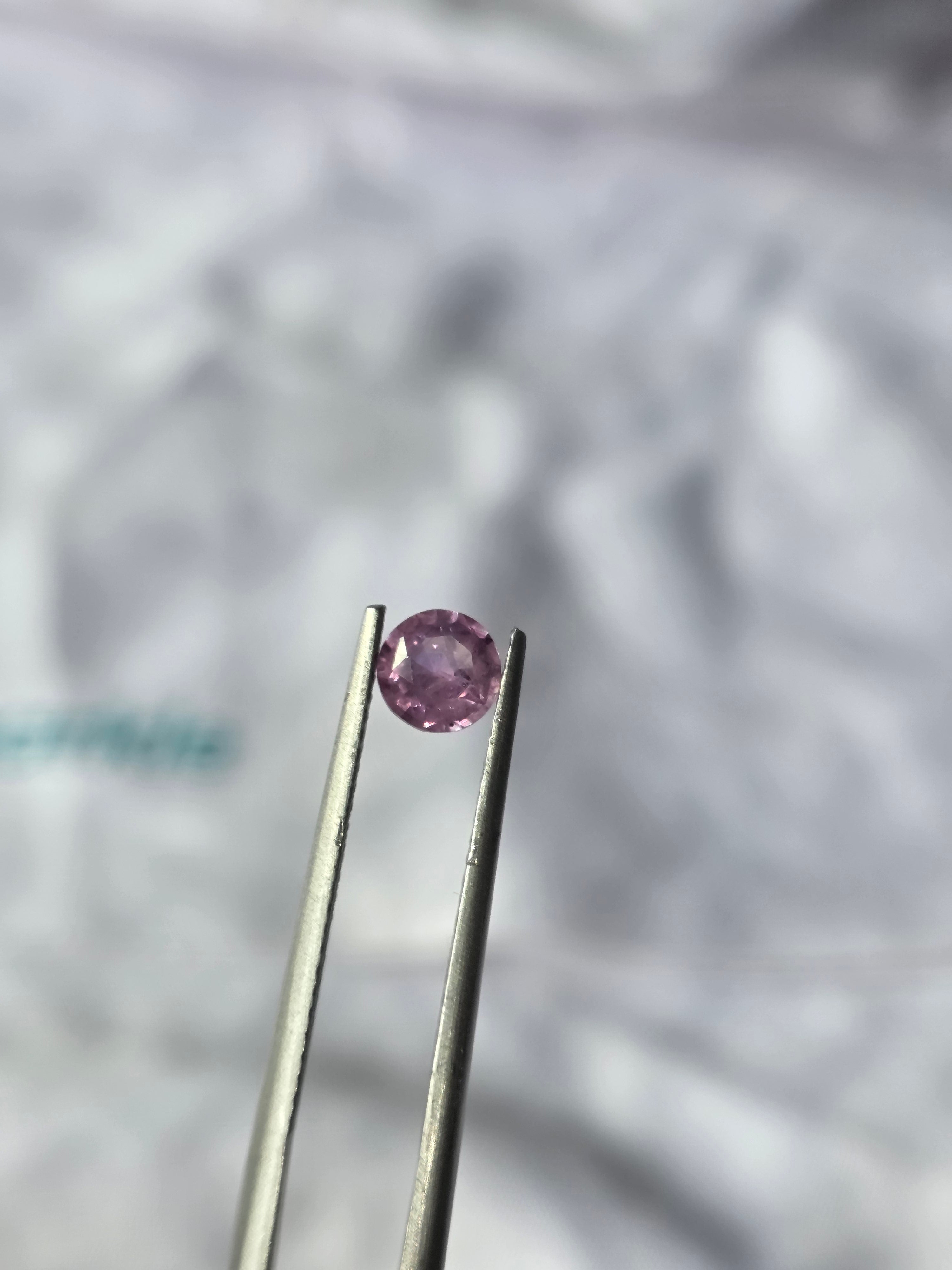 Zafiro natural 0.61 ct (5.01 × 3.21 mm) | Color palo rosa